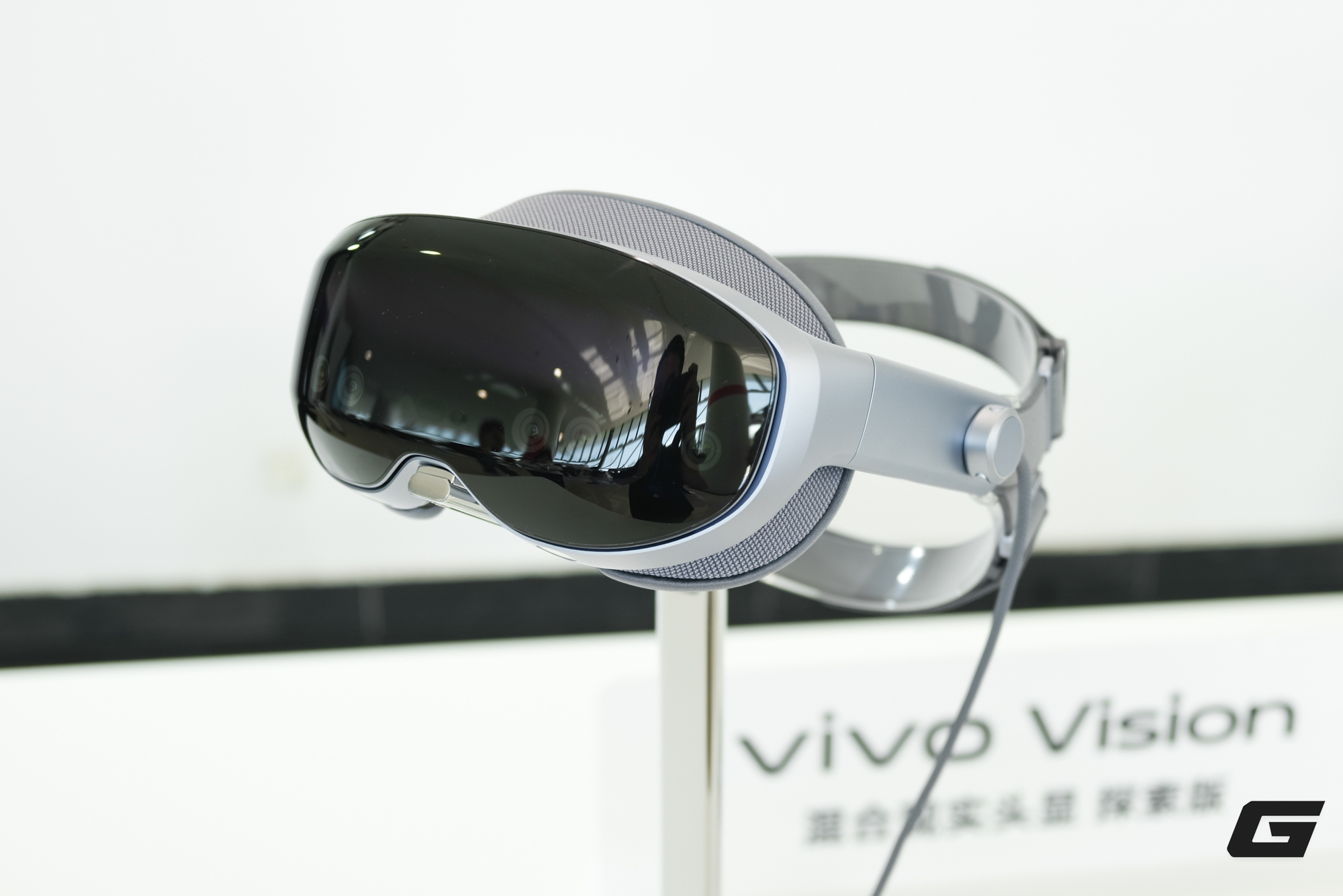 vivo ra mắt kính thực tế hỗn hợp đầu tiên: Thiết kế gọn nhẹ, màn hình Micro-OLED 8K, điều khiển mắt cực chính xác- Ảnh 4. vivo ra mắt kính thực tế hỗn hợp đầu tiên: Thiết kế gọn nhẹ, màn hình Micro-OLED 8K, điều khiển mắt cực chính xác- Ảnh 4.