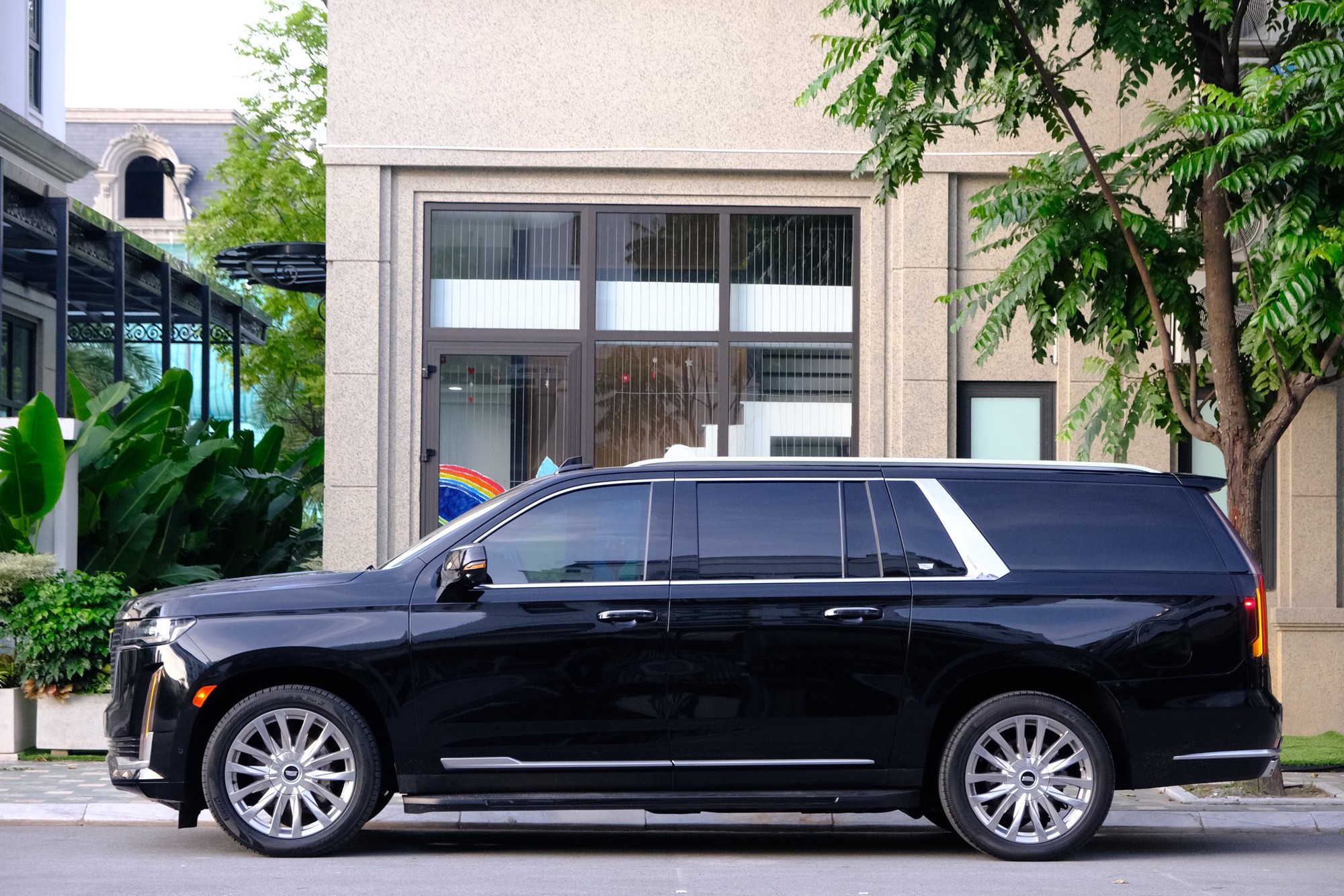 Xe Mỹ cực hiếm ở Việt Nam vừa rao bán: Chung động cơ VinFast President, đồng hồ hé lộ mức ăn xăng khủng- Ảnh 4. Xe Mỹ cực hiếm ở Việt Nam vừa rao bán: Chung động cơ VinFast President, đồng hồ hé lộ mức ăn xăng khủng- Ảnh 4.