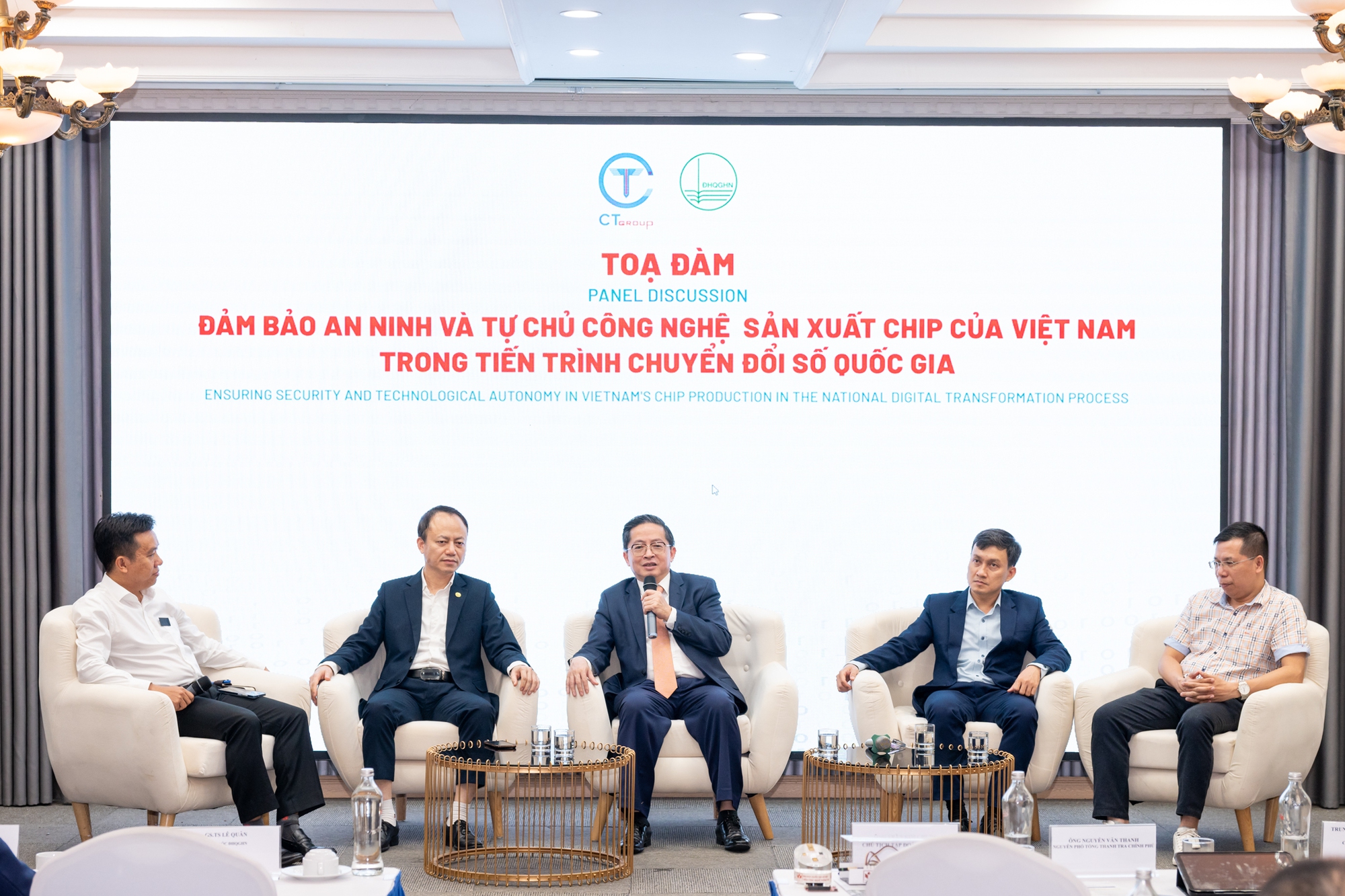 Nhìn từ con chip Căn cước 20 năm không lạc hậu, đây là những "mỏ vàng" của ngành bán dẫn Việt Nam- Ảnh 2. Nhìn từ con chip Căn cước 20 năm không lạc hậu, đây là những "mỏ vàng" của ngành bán dẫn Việt Nam- Ảnh 2.