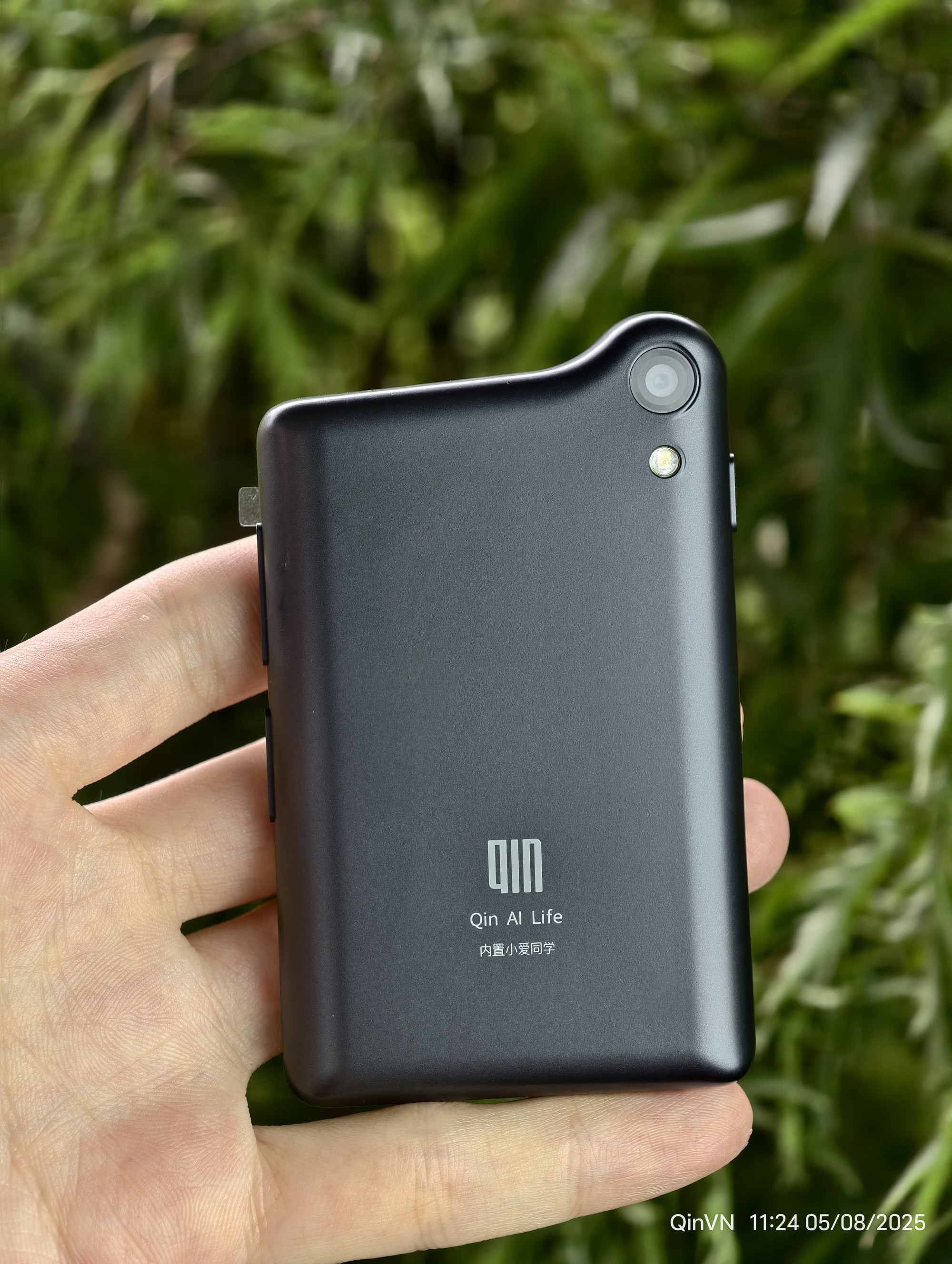 Điện thoại Xiaomi thiết kế dị, có "tai thỏ" thật, cấu hình khá, chạy Android 14 nhưng không có Google, ở Việt Nam giá khoảng 3 triệu- Ảnh 3. Điện thoại Xiaomi thiết kế dị, có "tai thỏ" thật, cấu hình khá, chạy Android 14 nhưng không có Google, ở Việt Nam giá khoảng 3 triệu- Ảnh 3.