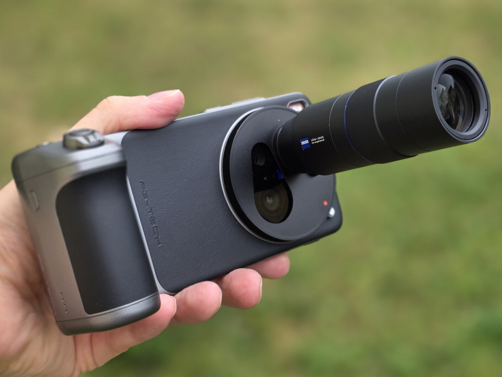 Điện thoại flagship đời sau có thể chỉ còn 2 camera, ai muốn zoom nhiều thì mua thêm phụ kiện- Ảnh 1. Điện thoại flagship đời sau có thể chỉ còn 2 camera, ai muốn zoom nhiều thì mua thêm phụ kiện- Ảnh 1.