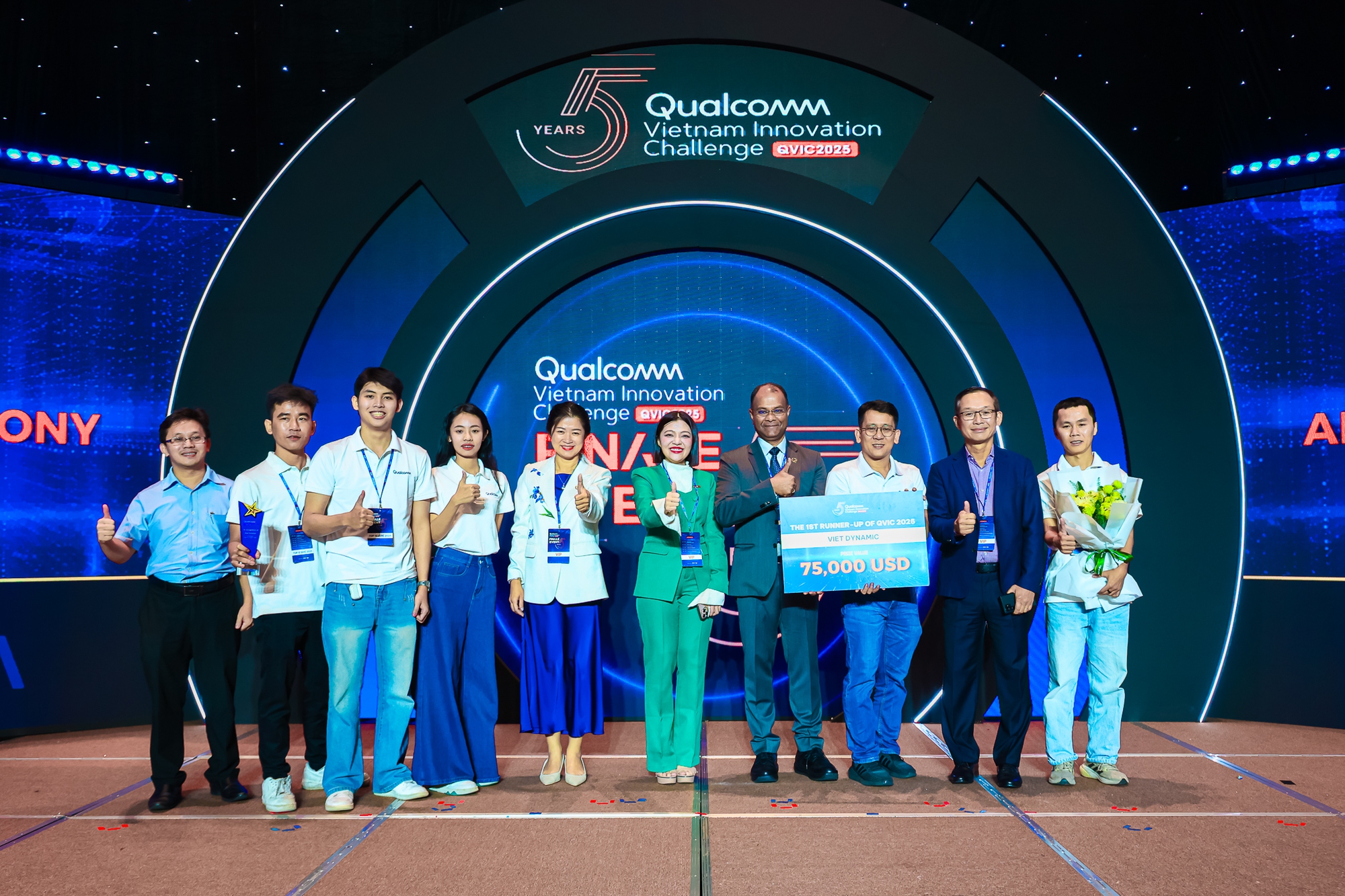 Qualcomm công bố kết quả Chung kết Cuộc thi Thử thách Đổi mới Sáng tạo Qualcomm Việt Nam (QVIC) 2025- Ảnh 2. Qualcomm công bố kết quả Chung kết Cuộc thi Thử thách Đổi mới Sáng tạo Qualcomm Việt Nam (QVIC) 2025- Ảnh 2.