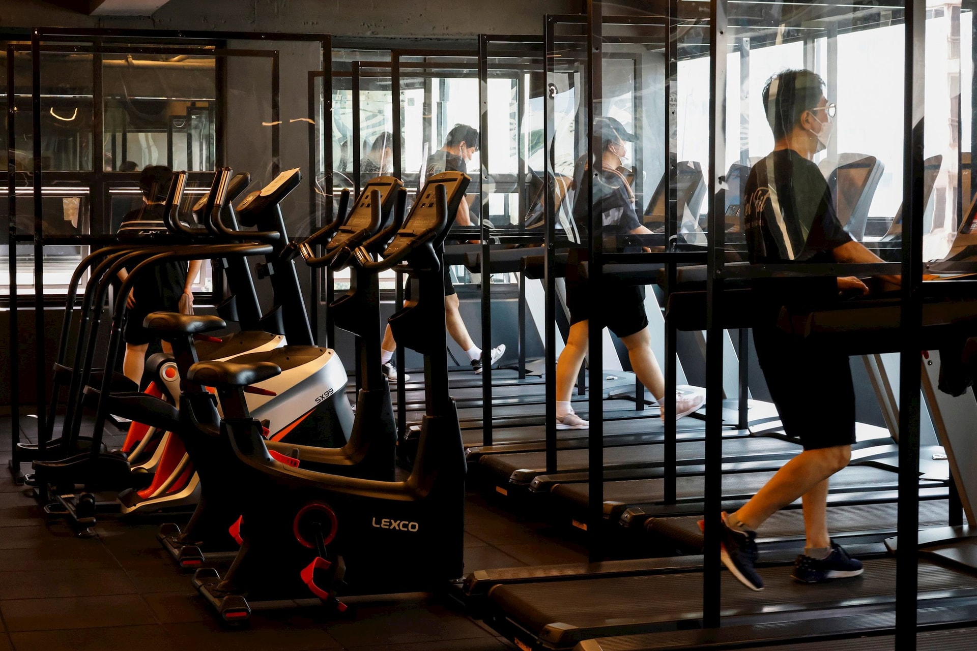 Làn sóng đóng cửa kỷ lục khiến ngành gym Hàn Quốc chao đảo: Kinh doanh không bền vững, mất niềm tin khách hàng, các cơ sở đua nhau ‘dìm giá xuống đáy’- Ảnh 1. Làn sóng đóng cửa kỷ lục khiến ngành gym Hàn Quốc chao đảo: Kinh doanh không bền vững, mất niềm tin khách hàng, các cơ sở đua nhau ‘dìm giá xuống đáy’- Ảnh 1.