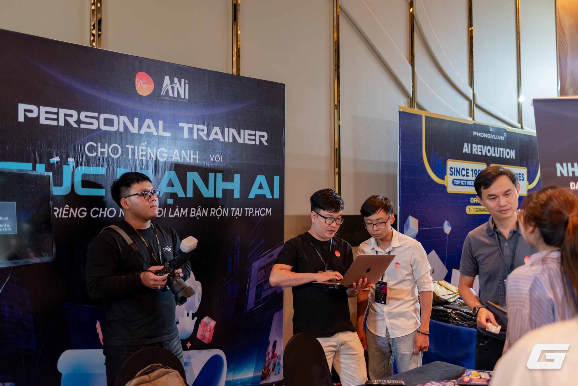 Một vòng sự kiện 