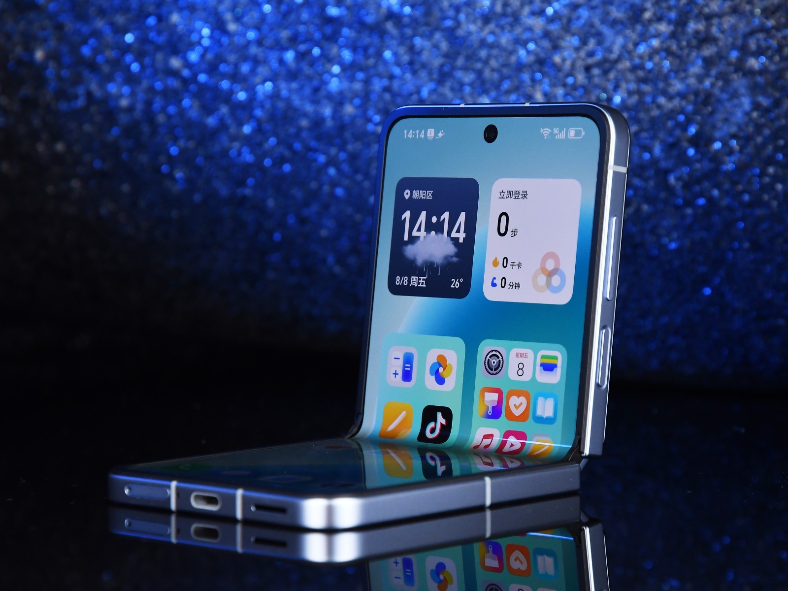 Honor ra mắt điện thoại "đối thủ" của Galaxy Z Flip7: Camera 200MP, pin 5.500mAh, giá rẻ hơn- Ảnh 7. Honor ra mắt điện thoại "đối thủ" của Galaxy Z Flip7: Camera 200MP, pin 5.500mAh, giá rẻ hơn- Ảnh 7.