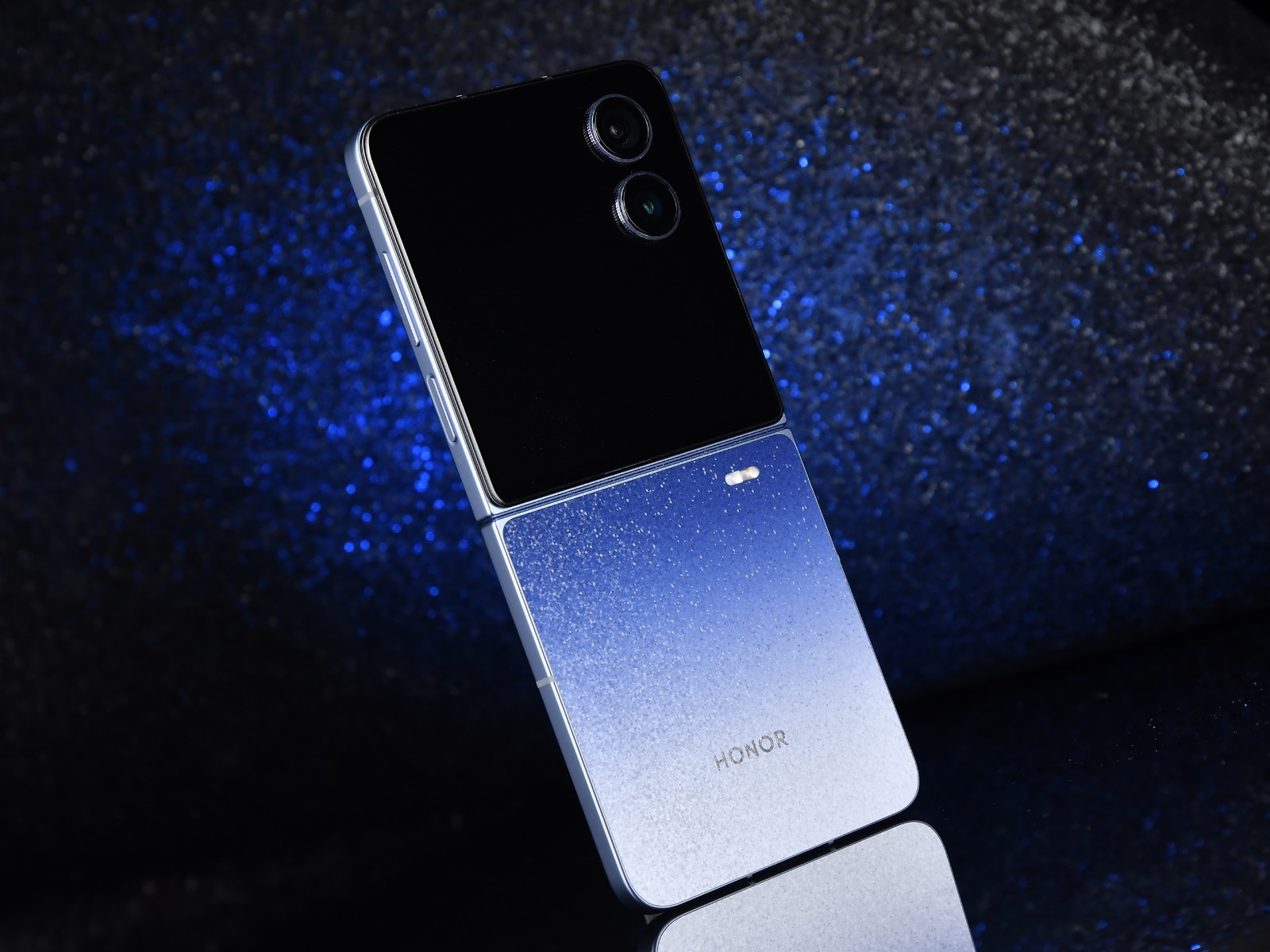 Honor ra mắt điện thoại "đối thủ" của Galaxy Z Flip7: Camera 200MP, pin 5.500mAh, giá rẻ hơn- Ảnh 2. Honor ra mắt điện thoại "đối thủ" của Galaxy Z Flip7: Camera 200MP, pin 5.500mAh, giá rẻ hơn- Ảnh 2.