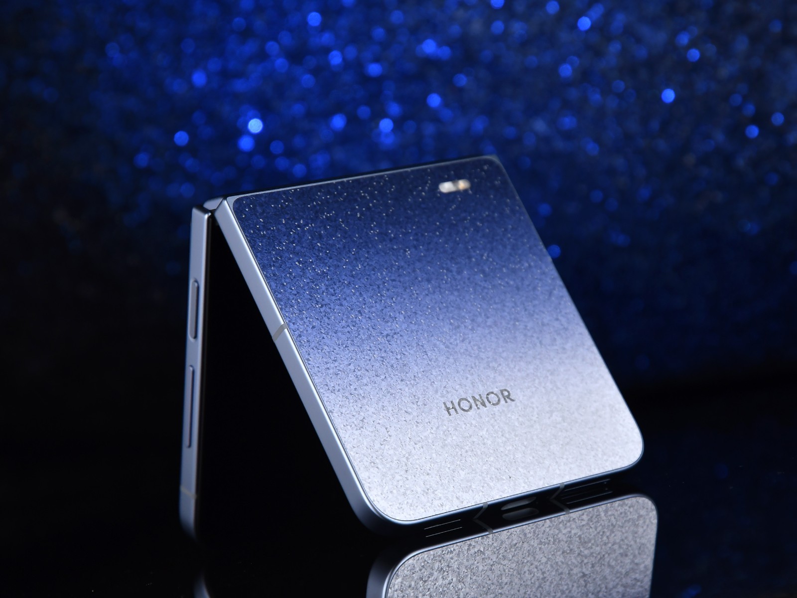 Honor ra mắt điện thoại "đối thủ" của Galaxy Z Flip7: Camera 200MP, pin 5.500mAh, giá rẻ hơn- Ảnh 3. Honor ra mắt điện thoại "đối thủ" của Galaxy Z Flip7: Camera 200MP, pin 5.500mAh, giá rẻ hơn- Ảnh 3.