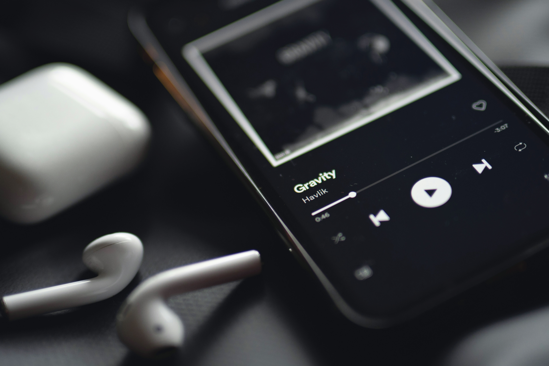 Từ đĩa than, cassette đến các nền tảng stream nhạc: Nhìn lại hành trình thưởng thức âm nhạc của thế hệ 7X, 8X- Ảnh 11. Từ đĩa than, cassette đến các nền tảng stream nhạc: Nhìn lại hành trình thưởng thức âm nhạc của thế hệ 7X, 8X- Ảnh 11.