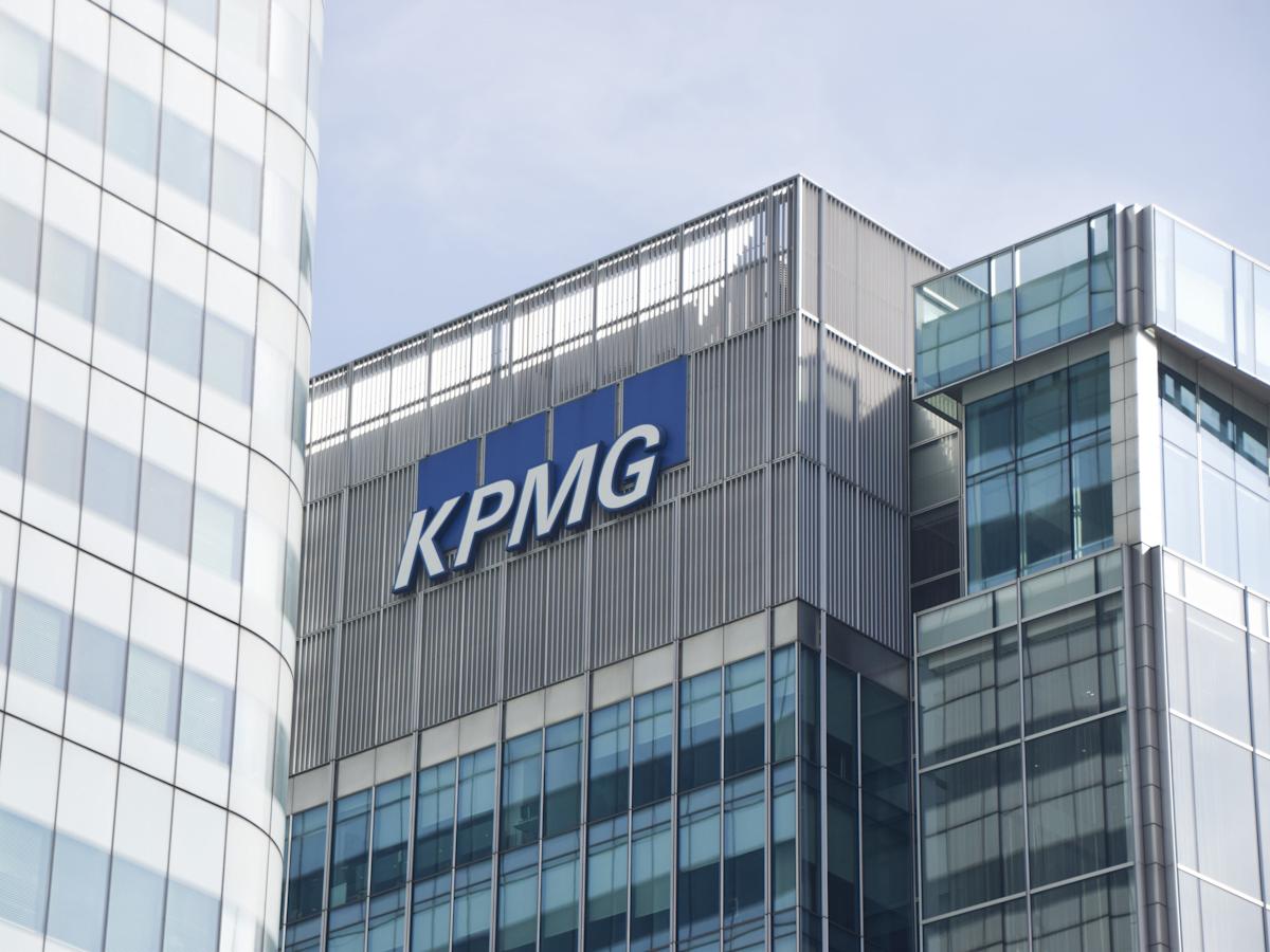 Tạo ra đoạn prompt dài 100 trang, hãng kiểm toán KPMG tăng hiệu suất làm việc gấp 10 lần- Ảnh 2. Tạo ra đoạn prompt dài 100 trang, hãng kiểm toán KPMG tăng hiệu suất làm việc gấp 10 lần- Ảnh 2.