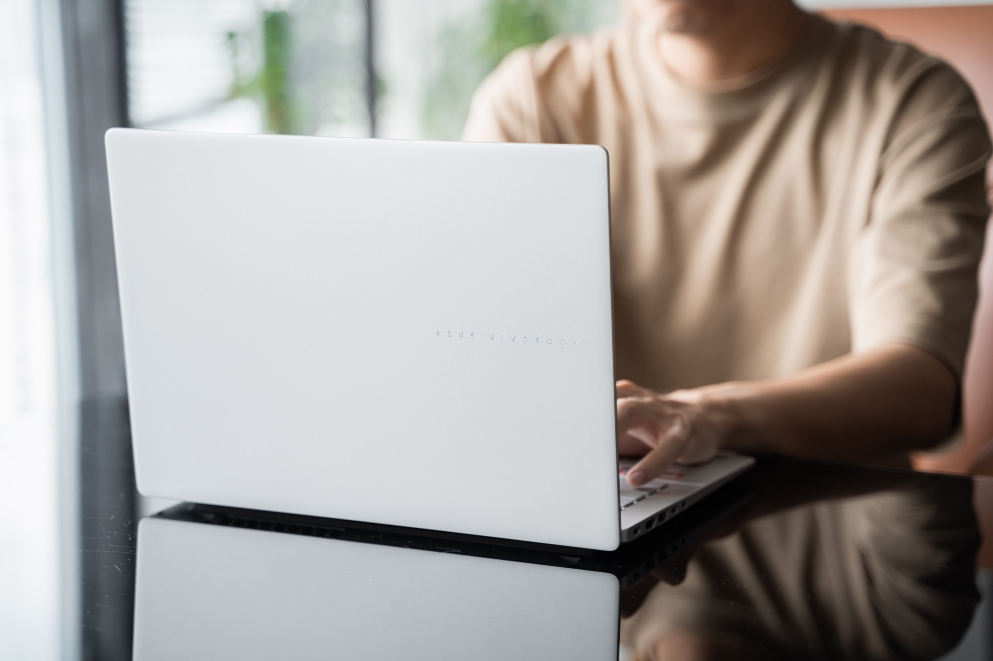 Lần đầu tiên có dòng laptop tại Việt Nam đủ cả chip Intel, AMD lẫn Snapdragon: Bản Snapdragon pin tận 32 giờ, chạy được model AI offline- Ảnh 5. Lần đầu tiên có dòng laptop tại Việt Nam đủ cả chip Intel, AMD lẫn Snapdragon: Bản Snapdragon pin tận 32 giờ, chạy được model AI offline- Ảnh 5.