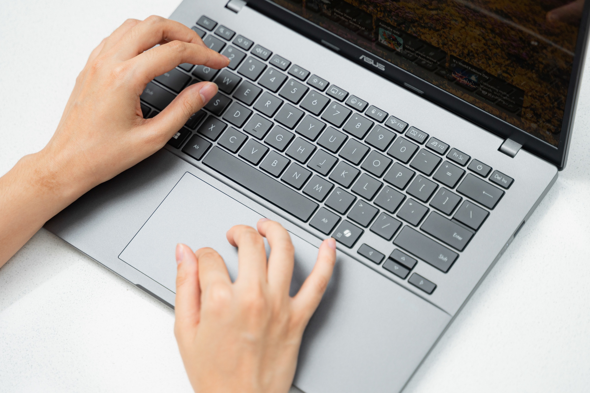 Lần đầu tiên có dòng laptop tại Việt Nam đủ cả chip Intel, AMD lẫn Snapdragon: Bản Snapdragon pin tận 32 giờ, chạy được model AI offline- Ảnh 4. Lần đầu tiên có dòng laptop tại Việt Nam đủ cả chip Intel, AMD lẫn Snapdragon: Bản Snapdragon pin tận 32 giờ, chạy được model AI offline- Ảnh 4.