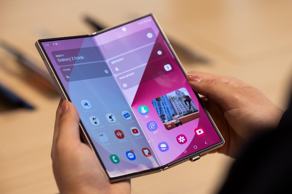 Nói thật là, nếu iPhone gập mà “ngon” như Galaxy Z Fold7, chắc chắn bán đắt như tôm tươi- Ảnh 2. Nói thật là, nếu iPhone gập mà “ngon” như Galaxy Z Fold7, chắc chắn bán đắt như tôm tươi- Ảnh 2.