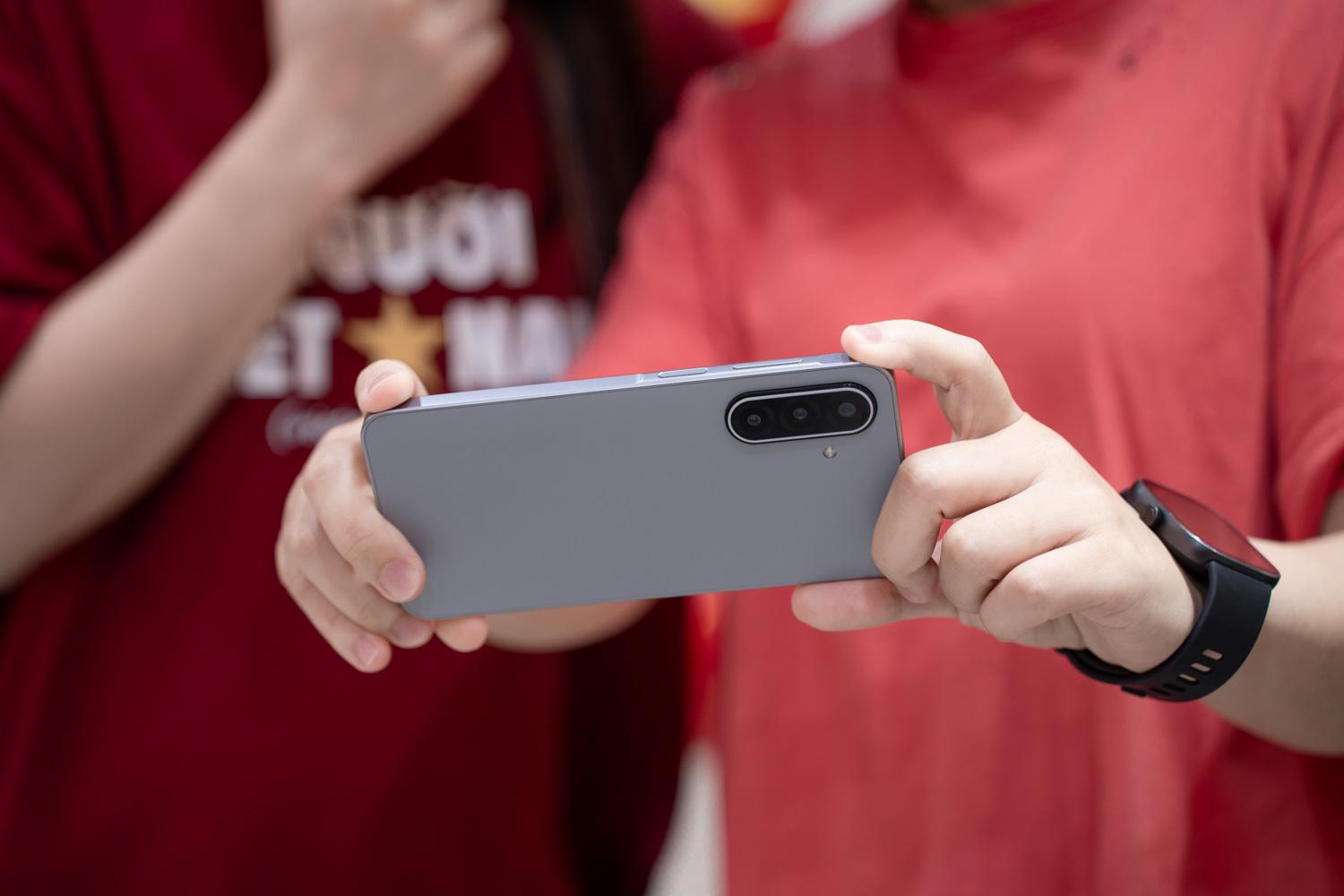 Một chiếc smartphone có thể giúp người dân ở bên ngoài Hà Nội đón A80 như thế nào?- Ảnh 1. Một chiếc smartphone có thể giúp người dân ở bên ngoài Hà Nội đón A80 như thế nào?- Ảnh 1.