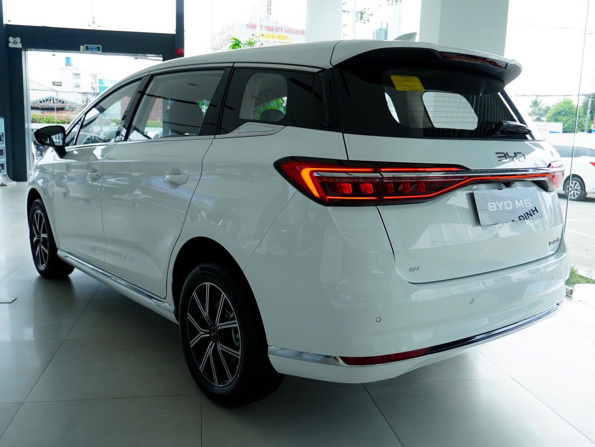 Kèo xe điện dịch vụ căng nhất lúc này: VinFast Limo Green vs BYD M6, bảng này giúp bạn chốt đơn dễ dàng hơn- Ảnh 14. Kèo xe điện dịch vụ căng nhất lúc này: VinFast Limo Green vs BYD M6, bảng này giúp bạn chốt đơn dễ dàng hơn- Ảnh 14.
