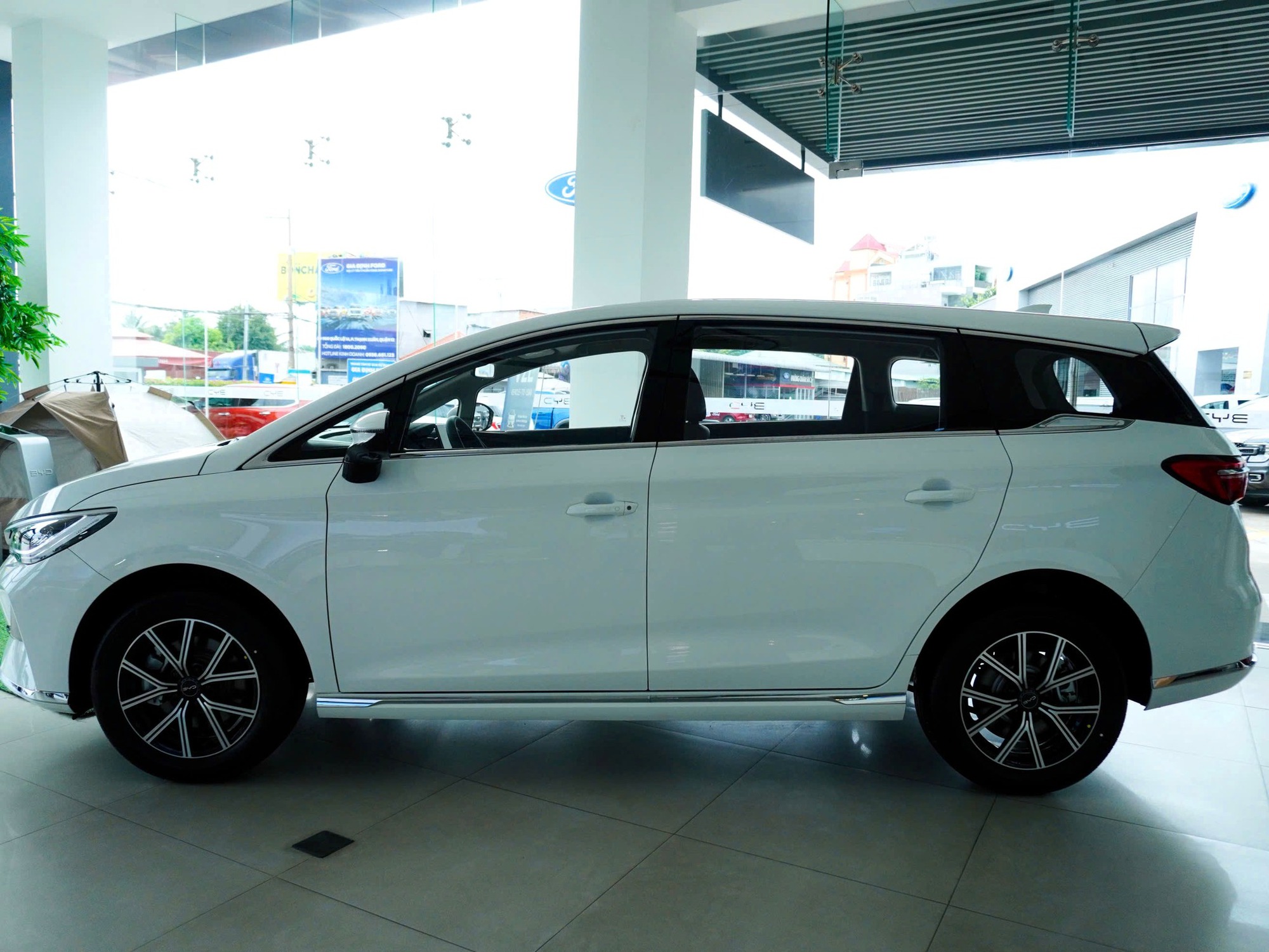 Kèo xe điện dịch vụ căng nhất lúc này: VinFast Limo Green vs BYD M6, bảng này giúp bạn chốt đơn dễ dàng hơn- Ảnh 17. Kèo xe điện dịch vụ căng nhất lúc này: VinFast Limo Green vs BYD M6, bảng này giúp bạn chốt đơn dễ dàng hơn- Ảnh 17.