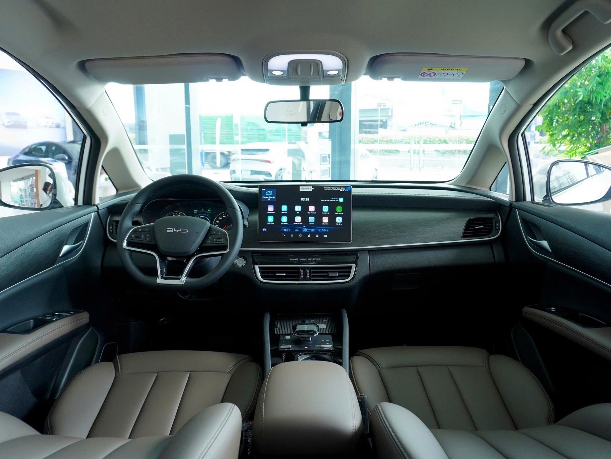 Kèo xe điện dịch vụ căng nhất lúc này: VinFast Limo Green vs BYD M6, bảng này giúp bạn chốt đơn dễ dàng hơn- Ảnh 8. Kèo xe điện dịch vụ căng nhất lúc này: VinFast Limo Green vs BYD M6, bảng này giúp bạn chốt đơn dễ dàng hơn- Ảnh 8.