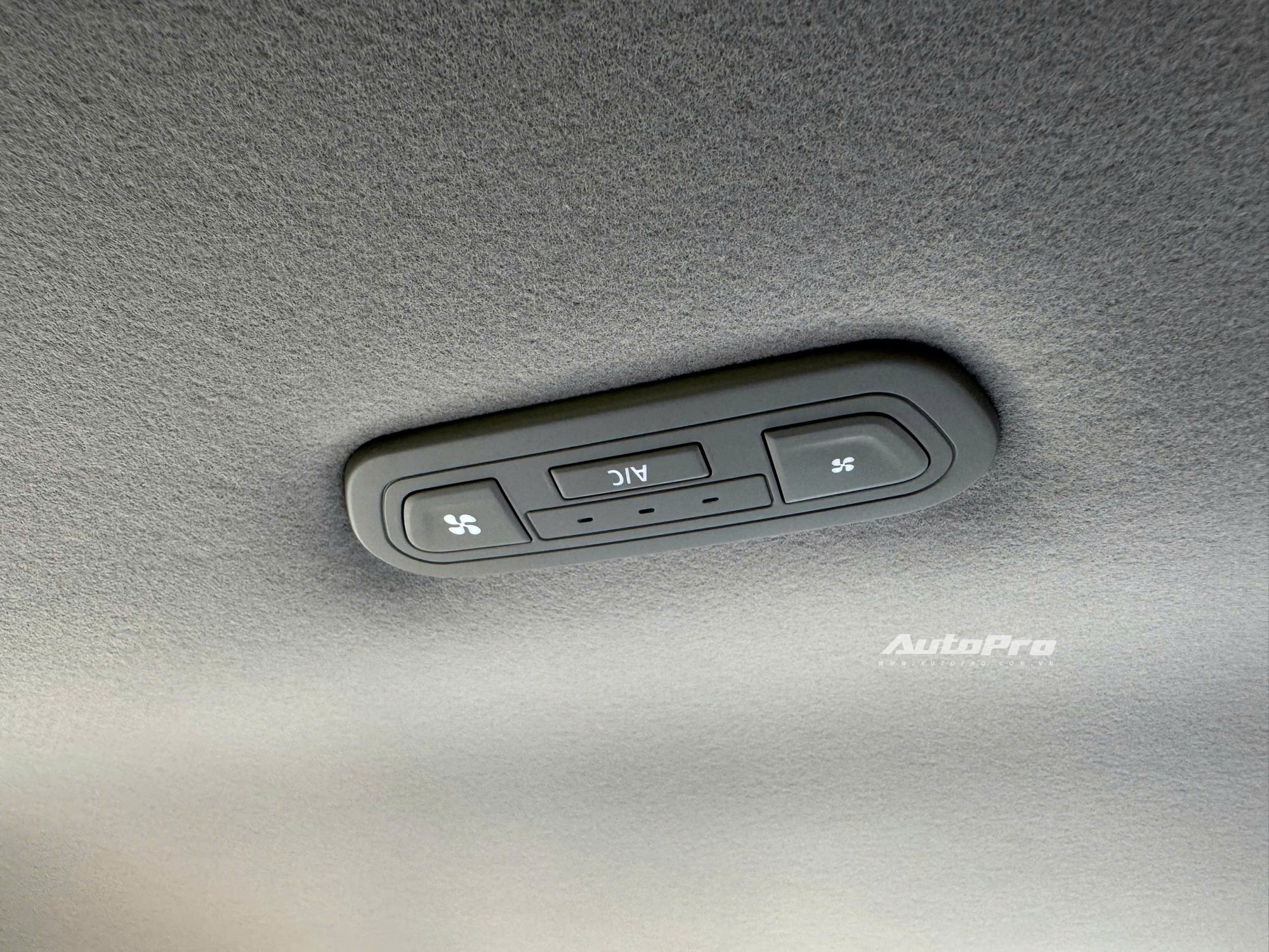 Ngồi thực tế 3 hàng ghế VinFast Limo Green: Tư thế dễ chịu, không gian vừa đủ, có cửa gió độc lập- Ảnh 11. Ngồi thực tế 3 hàng ghế VinFast Limo Green: Tư thế dễ chịu, không gian vừa đủ, có cửa gió độc lập- Ảnh 11.