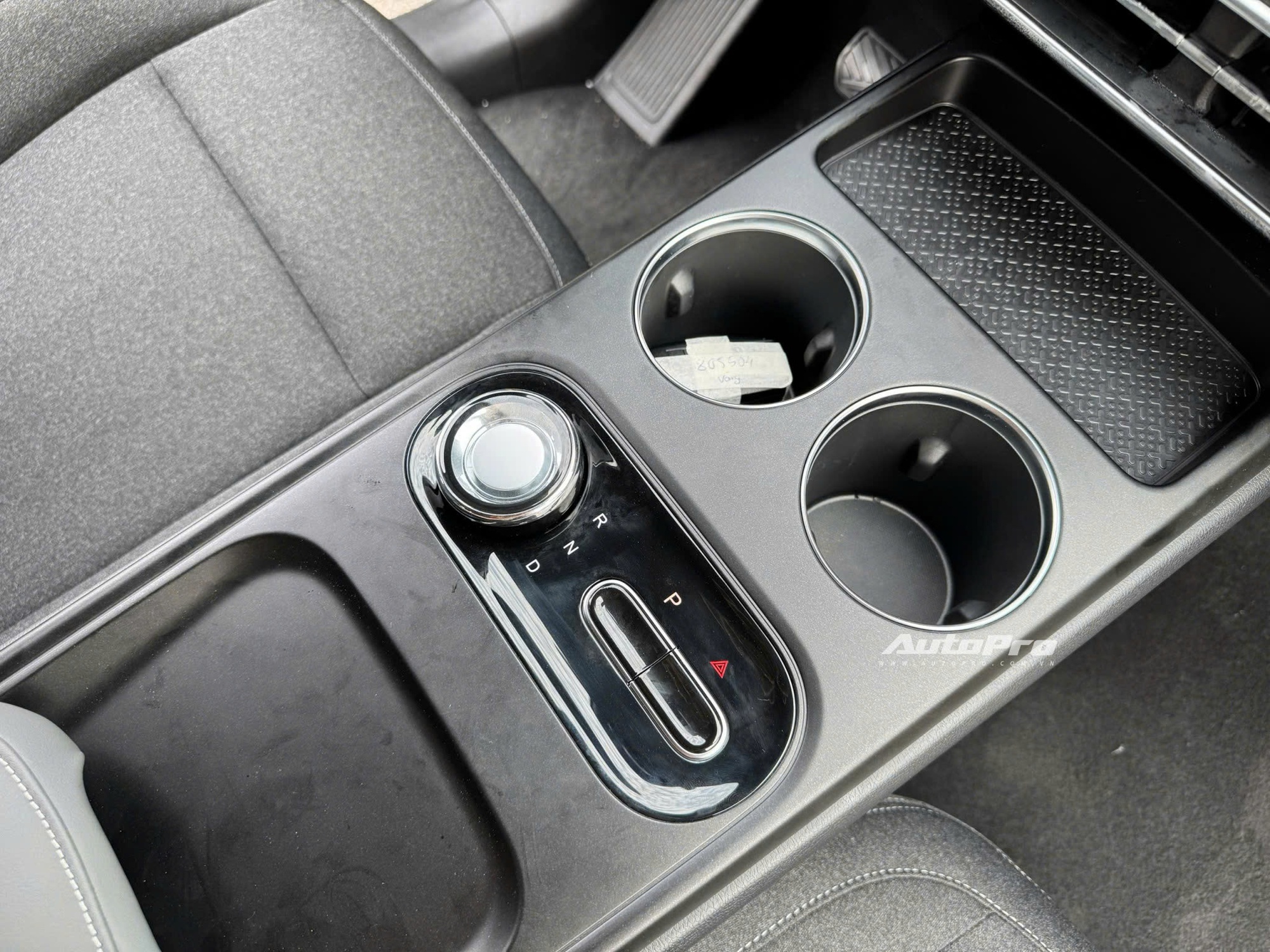 Ngồi thực tế 3 hàng ghế VinFast Limo Green: Tư thế dễ chịu, không gian vừa đủ, có cửa gió độc lập- Ảnh 6. Ngồi thực tế 3 hàng ghế VinFast Limo Green: Tư thế dễ chịu, không gian vừa đủ, có cửa gió độc lập- Ảnh 6.