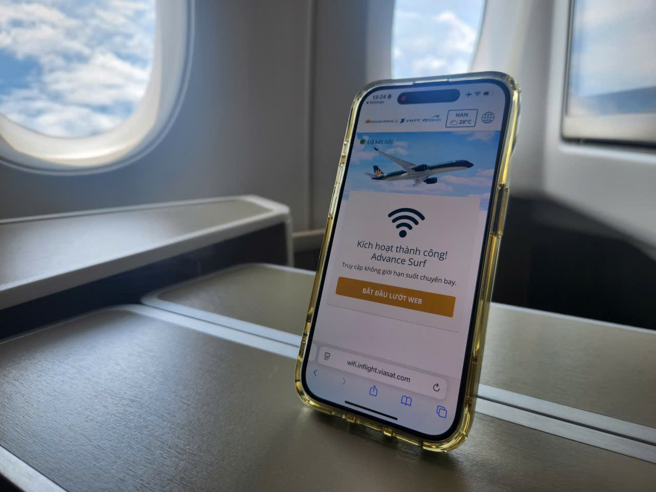 Giá internet trên máy bay Vietnam Airlines đắt rẻ ra sao so với Cathay, Emirates...?- Ảnh 1. Giá internet trên máy bay Vietnam Airlines đắt rẻ ra sao so với Cathay, Emirates...?- Ảnh 1.
