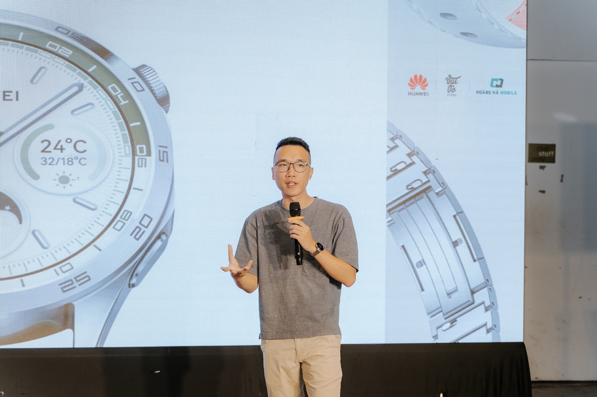 Reviewer Vinh Xô trước thềm họp báo Better Choice Awards: khi ai cũng có thể làm "chuyên gia" nhờ AI, giám khảo lại càng quan trọng- Ảnh 1. Reviewer Vinh Xô trước thềm họp báo Better Choice Awards: khi ai cũng có thể làm "chuyên gia" nhờ AI, giám khảo lại càng quan trọng- Ảnh 1.