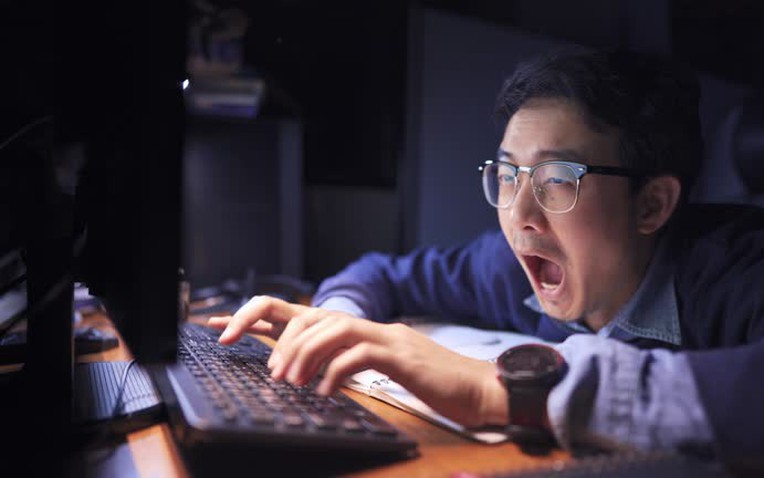 Deadline dí sát gáy, sếp giục liên tục? Cứ bình tĩnh trì hoãn, não bạn sẽ sáng tạo hơn- Ảnh 1.