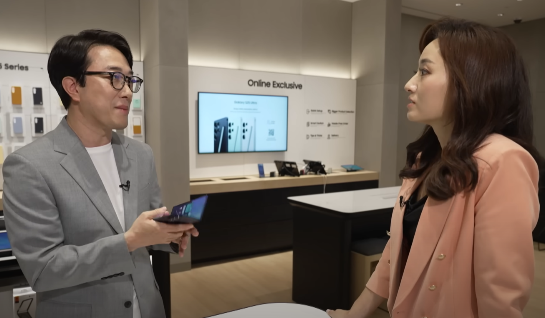 Samsung nói gì về cạnh tranh trên thị trường điện thoại gập, mức thuế đối ứng và chiến lược AI- Ảnh 1. Samsung nói gì về cạnh tranh trên thị trường điện thoại gập, mức thuế đối ứng và chiến lược AI- Ảnh 1.