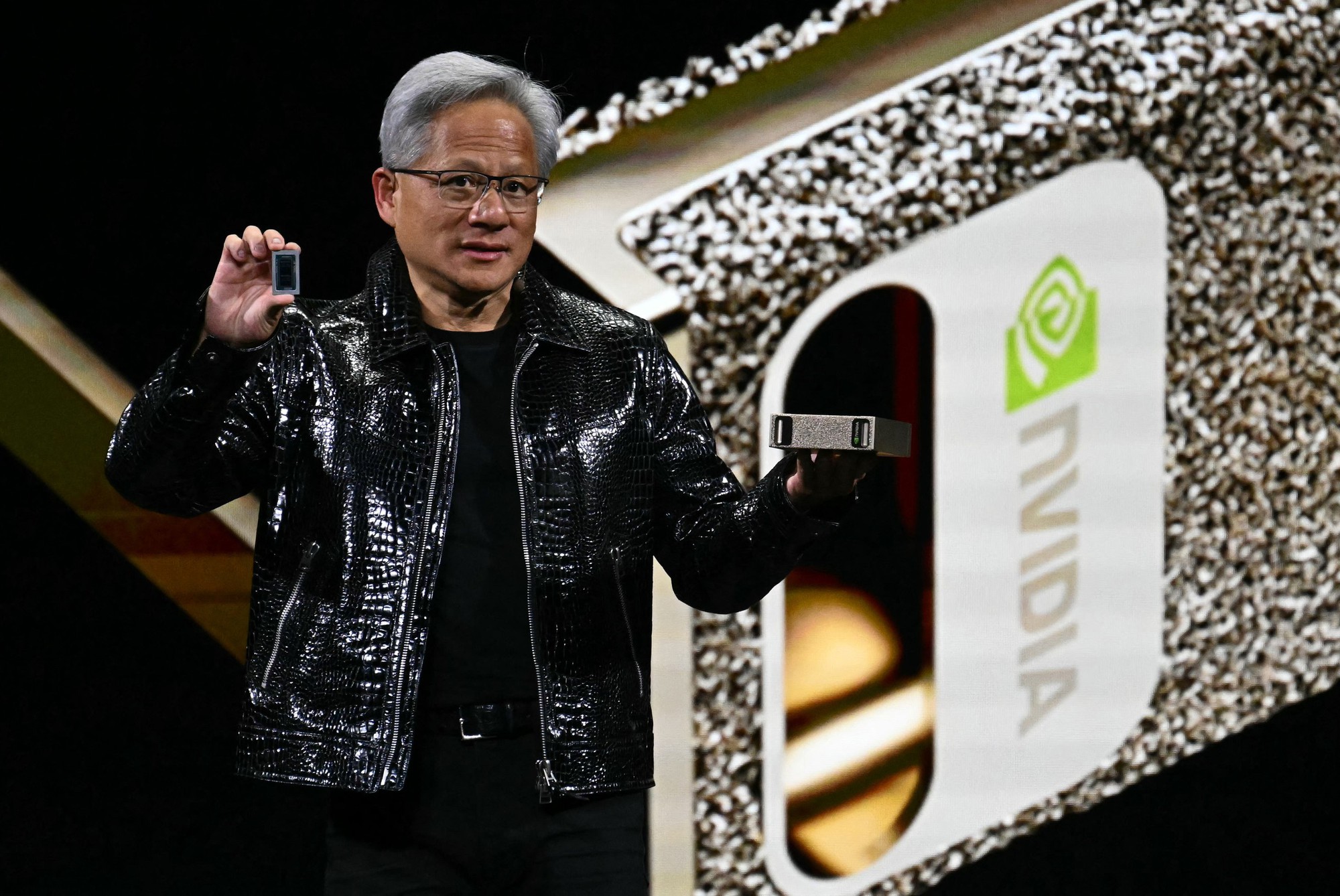Gần 40% doanh thu quý II của NVIDIA đến từ chỉ hai khách hàng bí ẩn- Ảnh 1. Gần 40% doanh thu quý II của NVIDIA đến từ chỉ hai khách hàng bí ẩn- Ảnh 1.