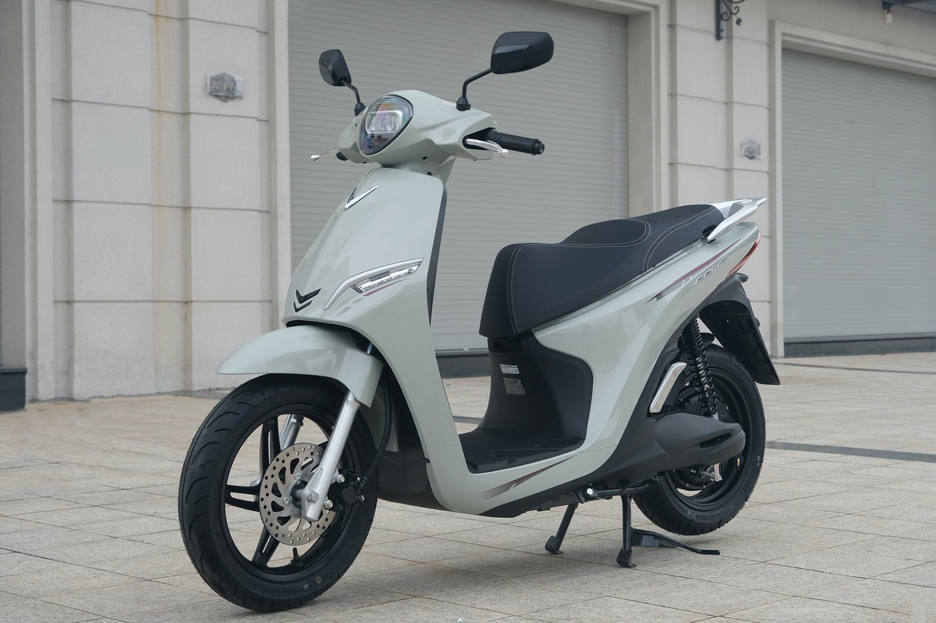 VinFast ra mắt 3 mẫu xe máy điện 2 pin mới, có thể tháo rời, giá từ 25,9 triệu đồng- Ảnh 1.