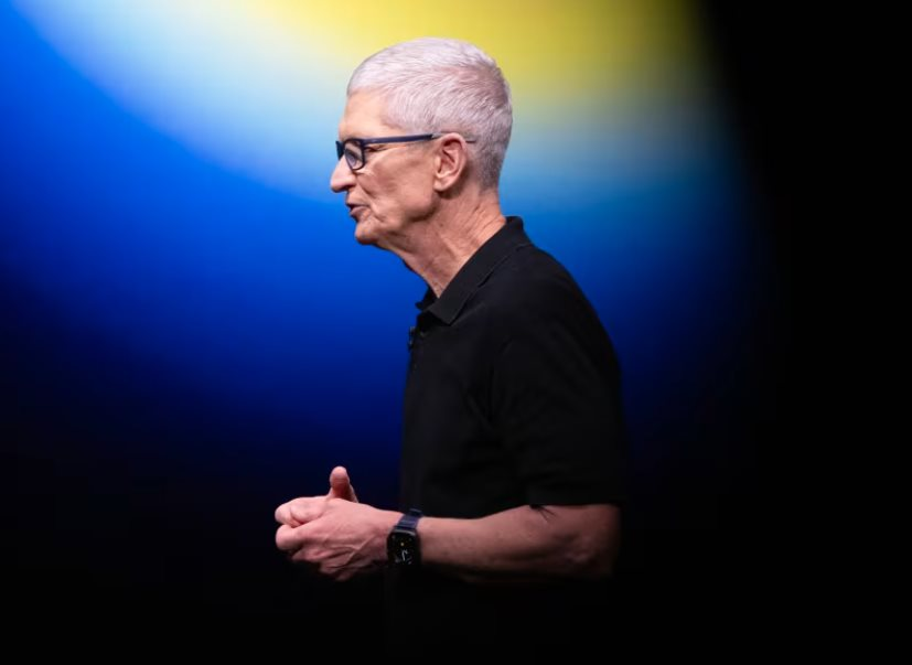 Sự im lặng cao tay của Tim Cook: Đứng ngoài nhìn những kẻ nóng vội lao vào cuộc đua AI, ung dung với núi tiền mặt khổng lồ chờ thời cơ thâu tóm- Ảnh 1. Sự im lặng cao tay của Tim Cook: Đứng ngoài nhìn những kẻ nóng vội lao vào cuộc đua AI, ung dung với núi tiền mặt khổng lồ chờ thời cơ thâu tóm- Ảnh 1.