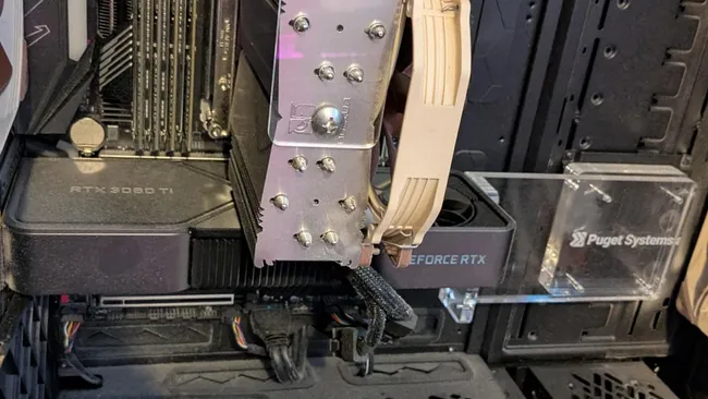 Một người may mắn vừa "hốt trọn" dàn PC cao cấp 8000 USD với giá chỉ... 23,5 USD với Threadripper 24 nhân và RTX 3080 Ti- Ảnh 1. Một người may mắn vừa "hốt trọn" dàn PC cao cấp 8000 USD với giá chỉ... 23,5 USD với Threadripper 24 nhân và RTX 3080 Ti- Ảnh 1.