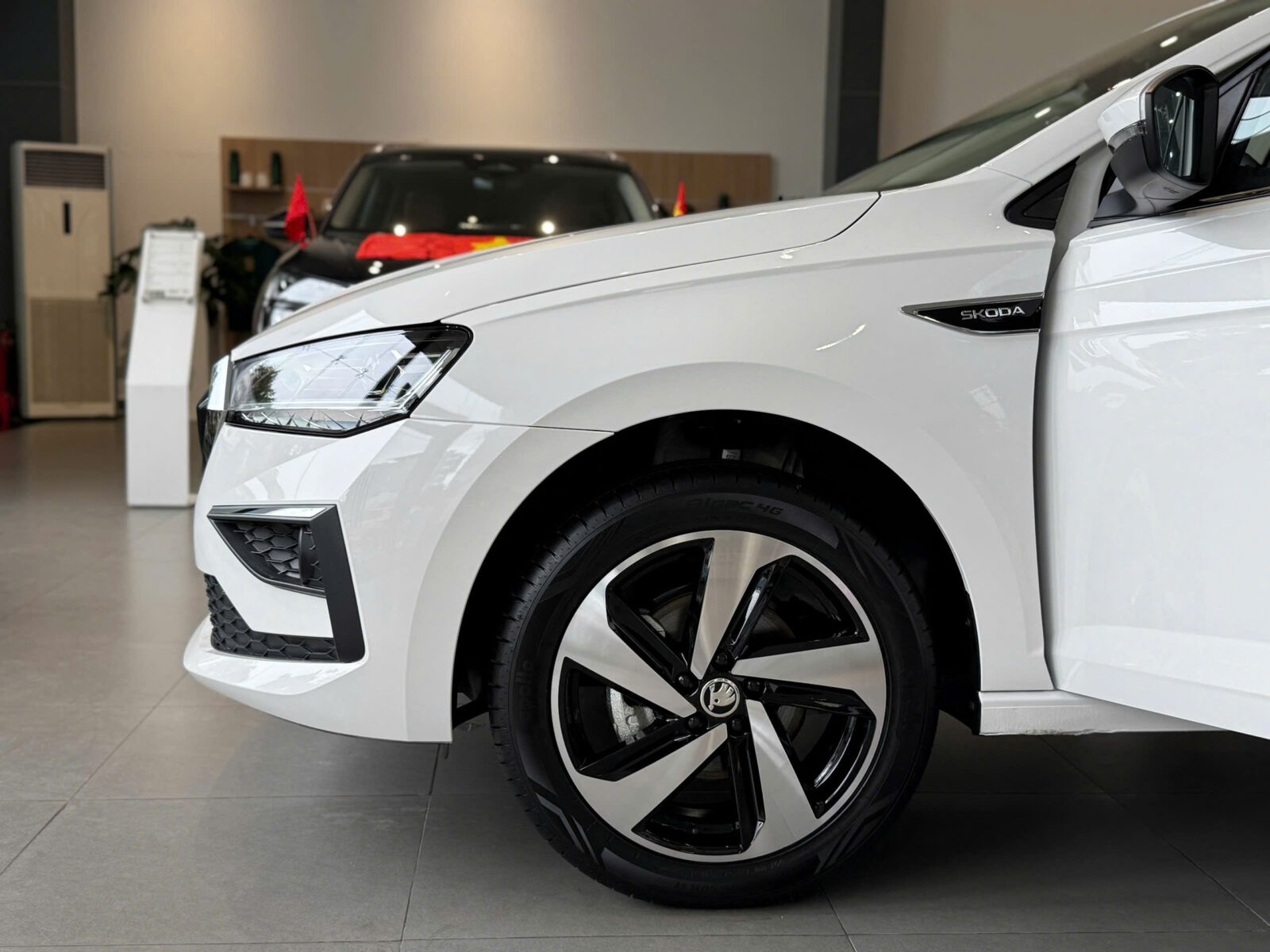 Một mẫu sedan cỡ B vừa ra mắt tại Việt Nam: Xe châu Âu, lắp ráp trong nước, giá thấp nhất 421 triệu đồng đấu 'căng đét' với Toyota Vios, Honda City- Ảnh 3.