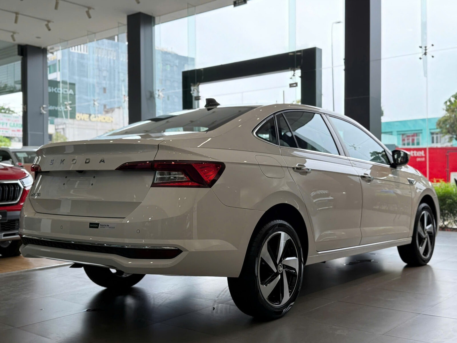 Một mẫu sedan cỡ B vừa ra mắt tại Việt Nam: Xe châu Âu, lắp ráp trong nước, giá thấp nhất 421 triệu đồng đấu 'căng đét' với Toyota Vios, Honda City- Ảnh 4.