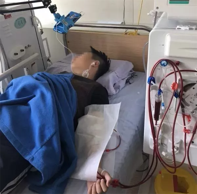 Chàng trai 20 tuổi đã suy thận cấp vì một kiểu ăn bánh mì "khoái khẩu" quen thuộc- Ảnh 1. Chàng trai 20 tuổi đã suy thận cấp vì một kiểu ăn bánh mì "khoái khẩu" quen thuộc- Ảnh 1.