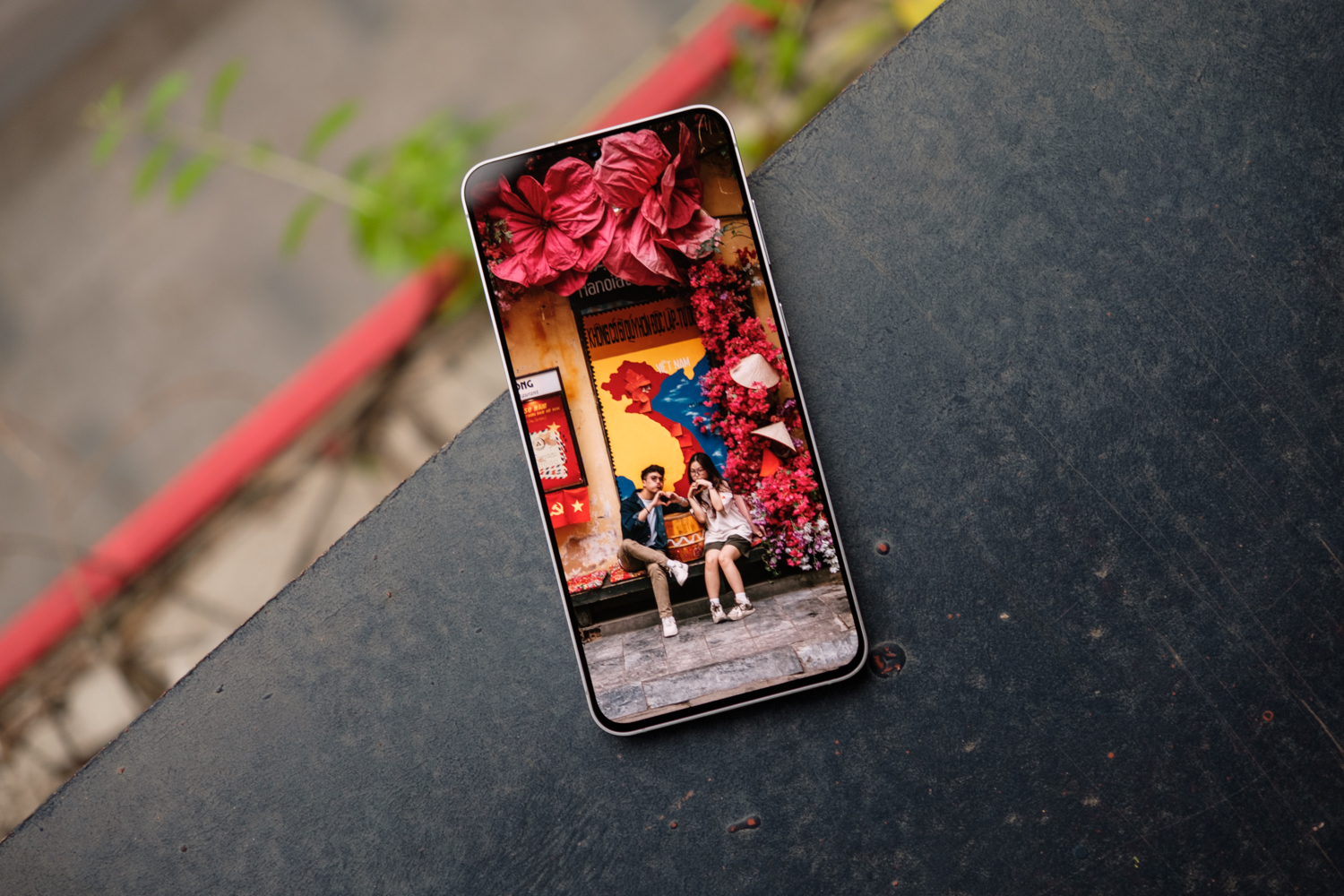 Trên tay Galaxy S25 FE: Mỏng nhẹ hơn, pin lớn hơn, thêm tính năng Galaxy AI và camera zoom 3X đáng giá- Ảnh 6.