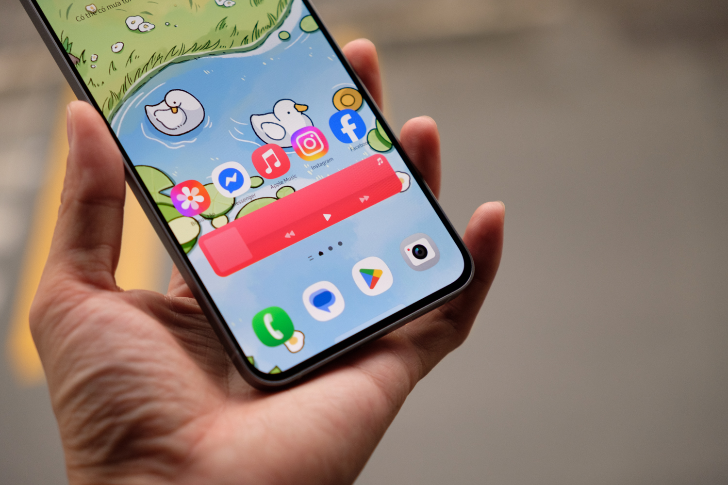 Trên tay Galaxy S25 FE: Mỏng nhẹ hơn, pin lớn hơn, thêm tính năng Galaxy AI và camera zoom 3X đáng giá- Ảnh 7.