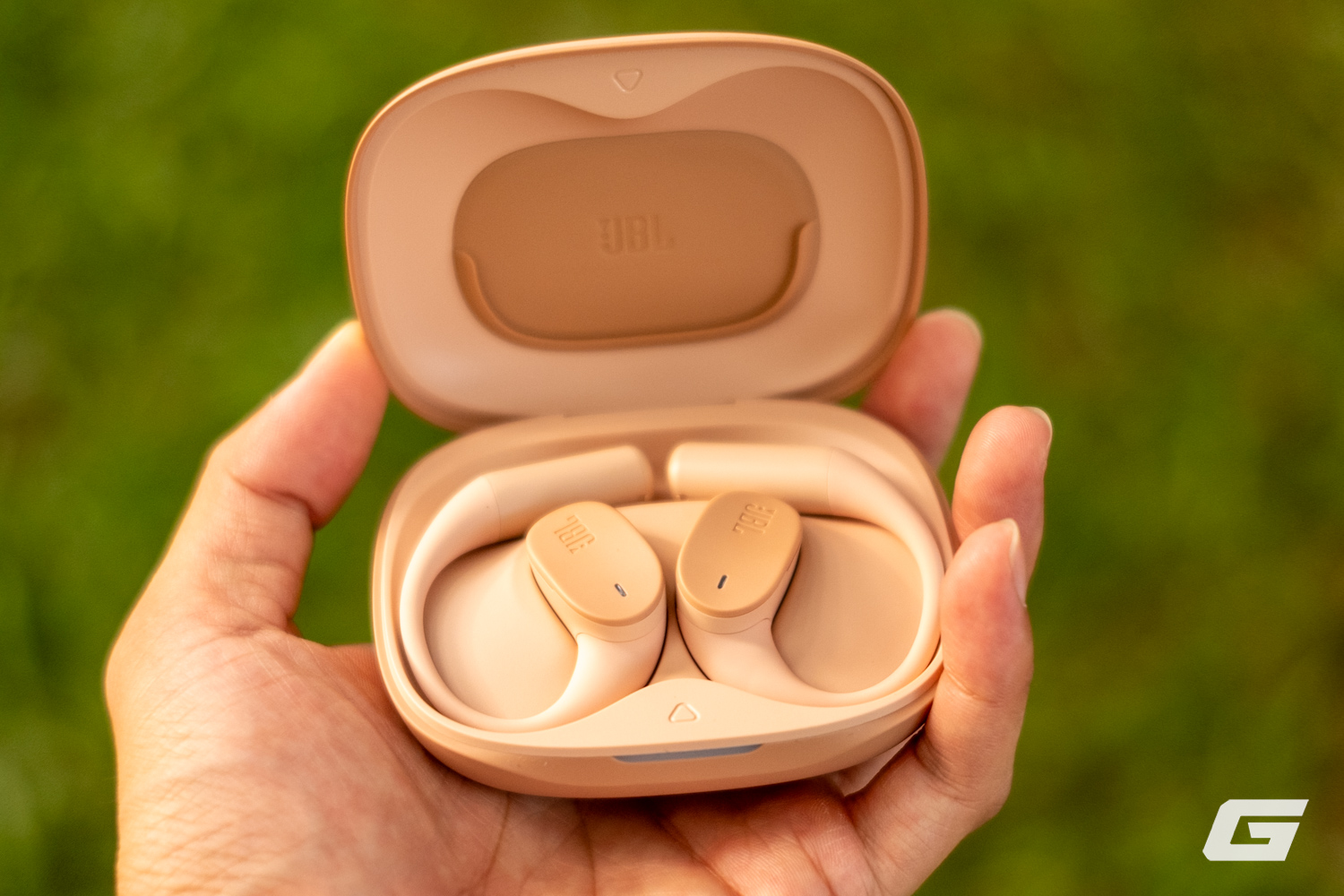 Trải nghiệm JBL Sense Lite: Thiết kế Open-ear, pin bền, đeo thoải mái, hội chạy bộ chắc sẽ rất mê- Ảnh 12. Trải nghiệm JBL Sense Lite: Thiết kế Open-ear, pin bền, đeo thoải mái, hội chạy bộ chắc sẽ rất mê- Ảnh 12.
