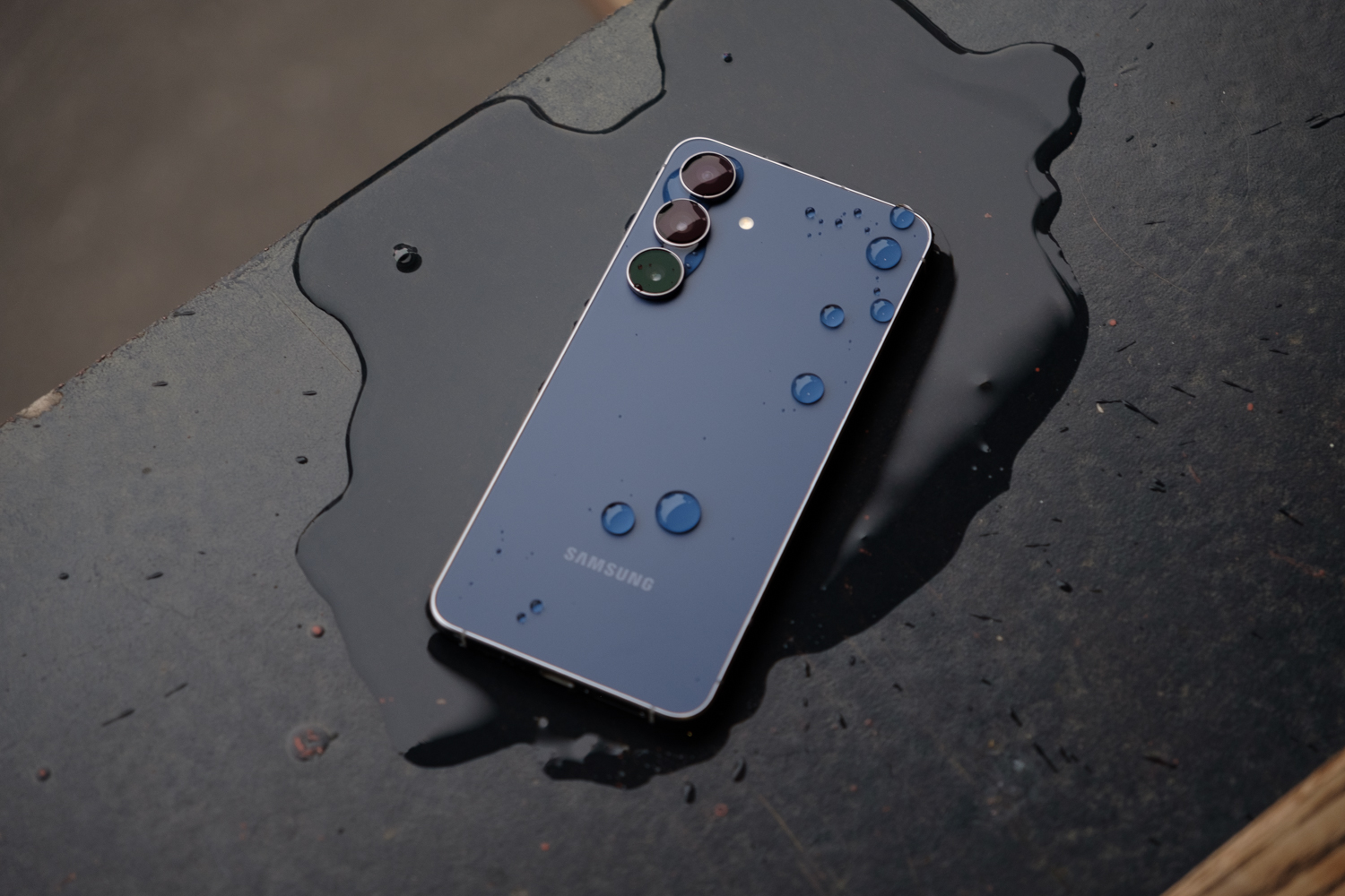 Galaxy S25 FE và tinh thần Quiet Luxury: cao cấp trong trải nghiệm, vừa tầm trong giá trị- Ảnh 1. Galaxy S25 FE và tinh thần Quiet Luxury: cao cấp trong trải nghiệm, vừa tầm trong giá trị- Ảnh 1.
