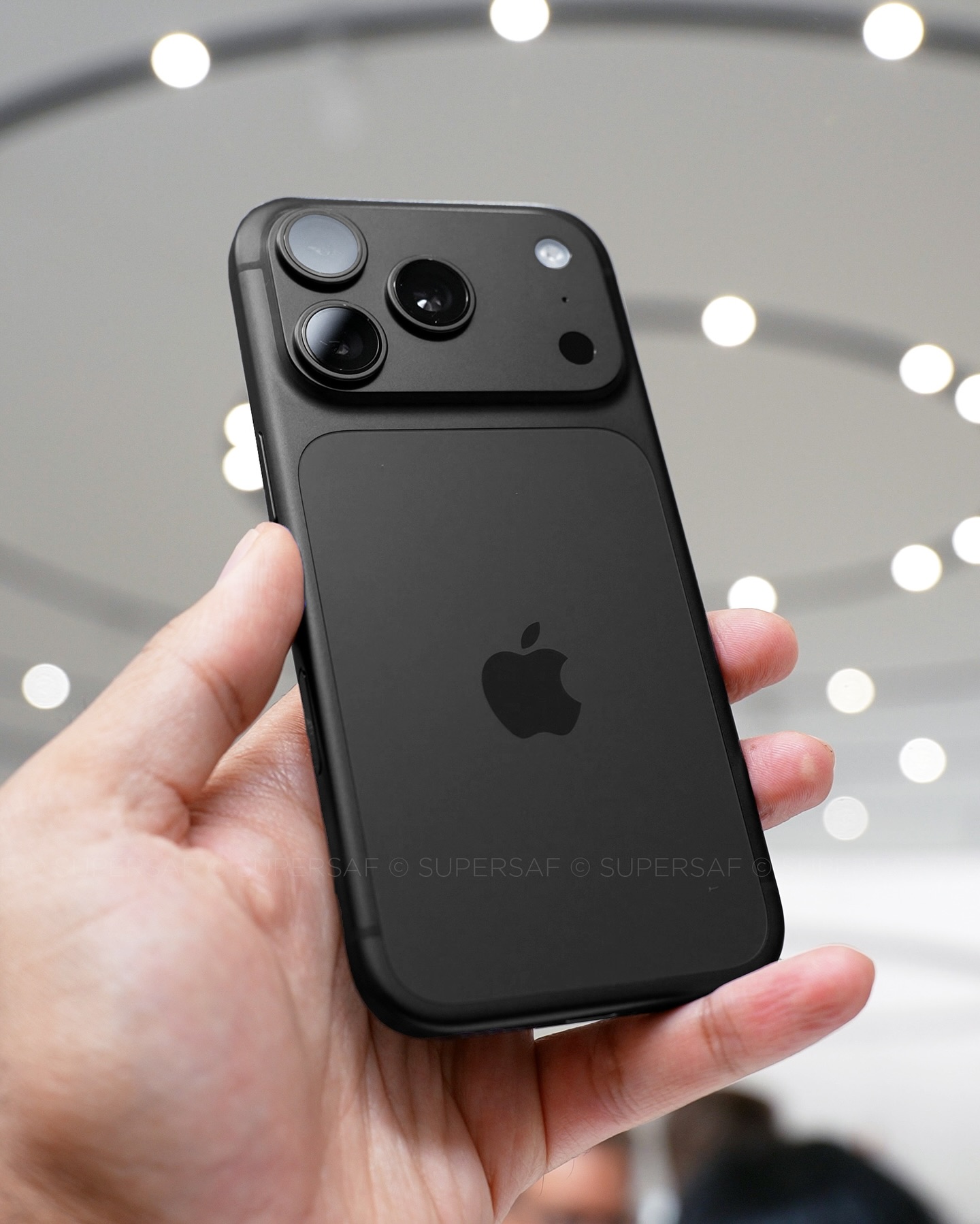Nếu iPhone 17 Pro có màu đen thì trông sẽ như thế này, iFan chỉ biết thốt lên 