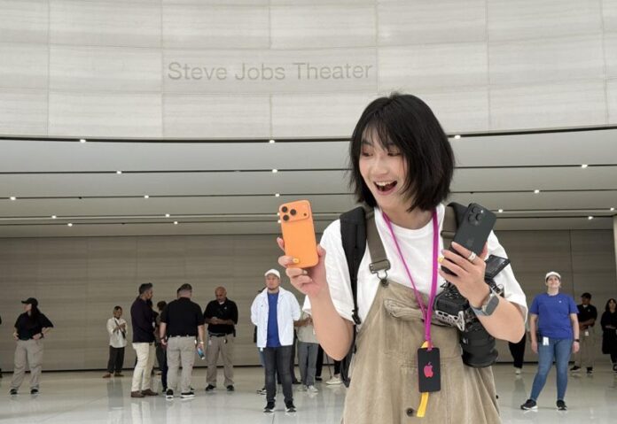 CEO Trung Quốc tặng iPhone 17 Pro Max cho toàn bộ nhân viên, cả thực tập sinh cũng có phần- Ảnh 1. CEO Trung Quốc tặng iPhone 17 Pro Max cho toàn bộ nhân viên, cả thực tập sinh cũng có phần- Ảnh 1.