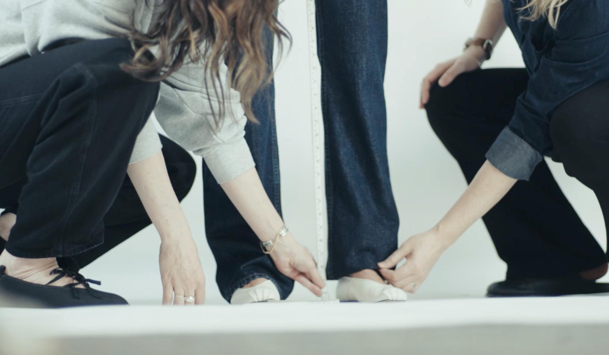 Công nghệ hiện đại đang thay đổi trang phục jeans như thế nào?- Ảnh 2. Công nghệ hiện đại đang thay đổi trang phục jeans như thế nào?- Ảnh 2.