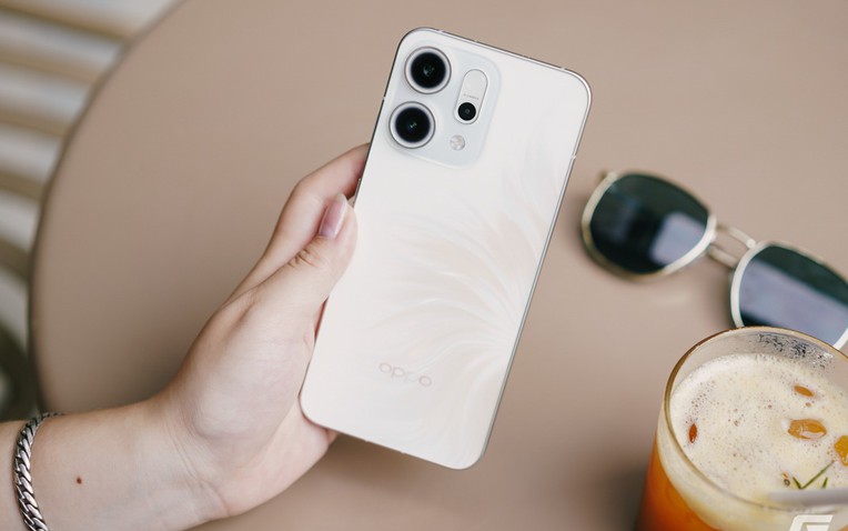 Thiết bị công nghệ đại chúng xuất sắc: Cuộc đua "tam mã" khốc liệt giữa 3 ông lớn di động- Ảnh 1.