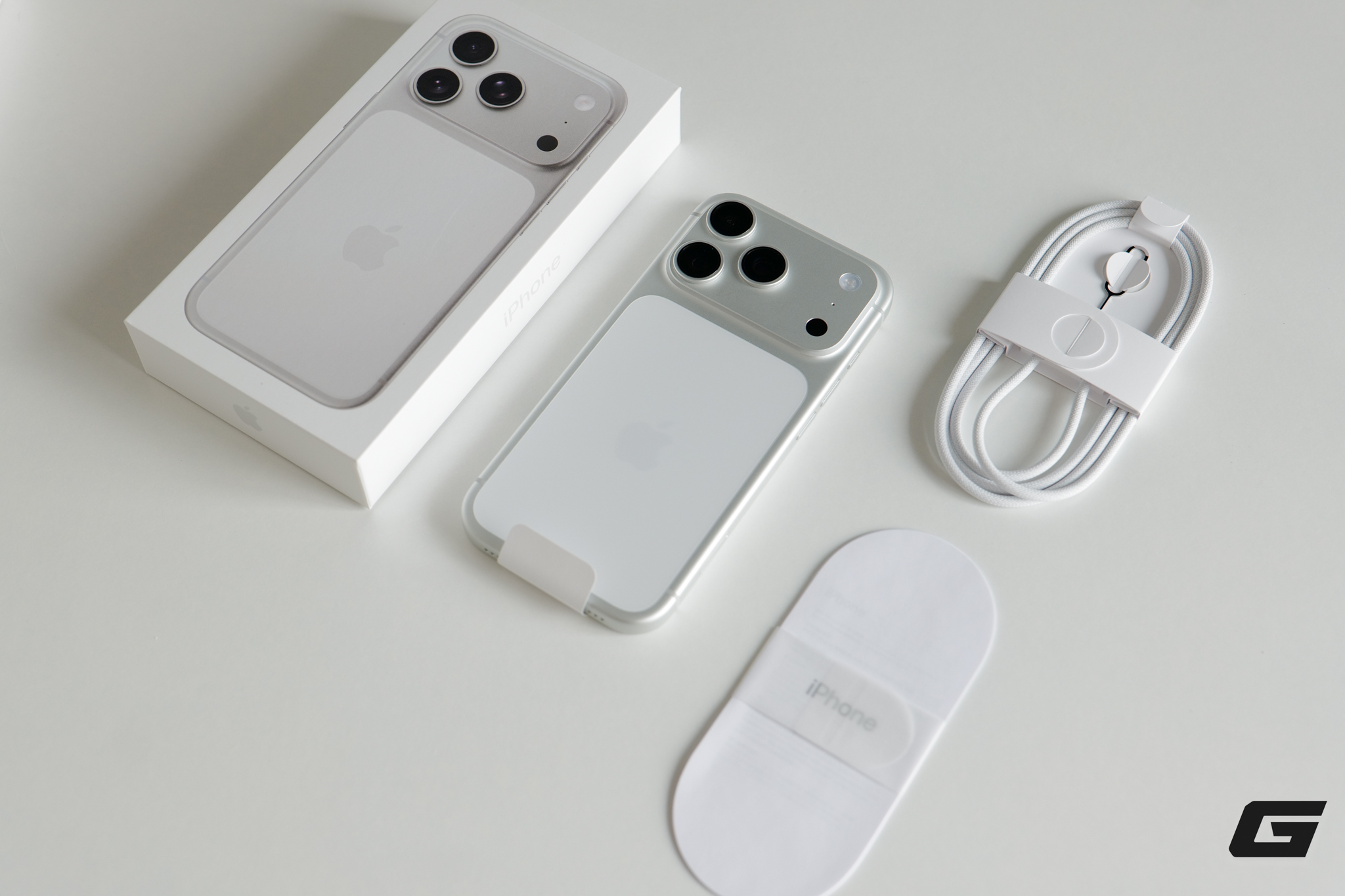 Mở Hộp Iphone 17 Pro Và Iphone 17 Pro Max Chính Hãng: Màu Cam Nổi Bật, Màu Bạc Tinh Tế, Chọn Màu Nào Bây Giờ?- Ảnh 4. Mở Hộp Iphone 17 Pro Và Iphone 17 Pro Max Chính Hãng: Màu Cam Nổi Bật, Màu Bạc Tinh Tế, Chọn Màu Nào Bây Giờ?- Ảnh 4.