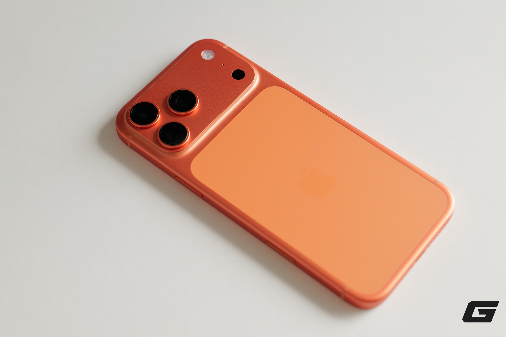 Mở Hộp Iphone 17 Pro Và Iphone 17 Pro Max Chính Hãng: Màu Cam Nổi Bật, Màu Bạc Tinh Tế, Chọn Màu Nào Bây Giờ?- Ảnh 6. Mở Hộp Iphone 17 Pro Và Iphone 17 Pro Max Chính Hãng: Màu Cam Nổi Bật, Màu Bạc Tinh Tế, Chọn Màu Nào Bây Giờ?- Ảnh 6.