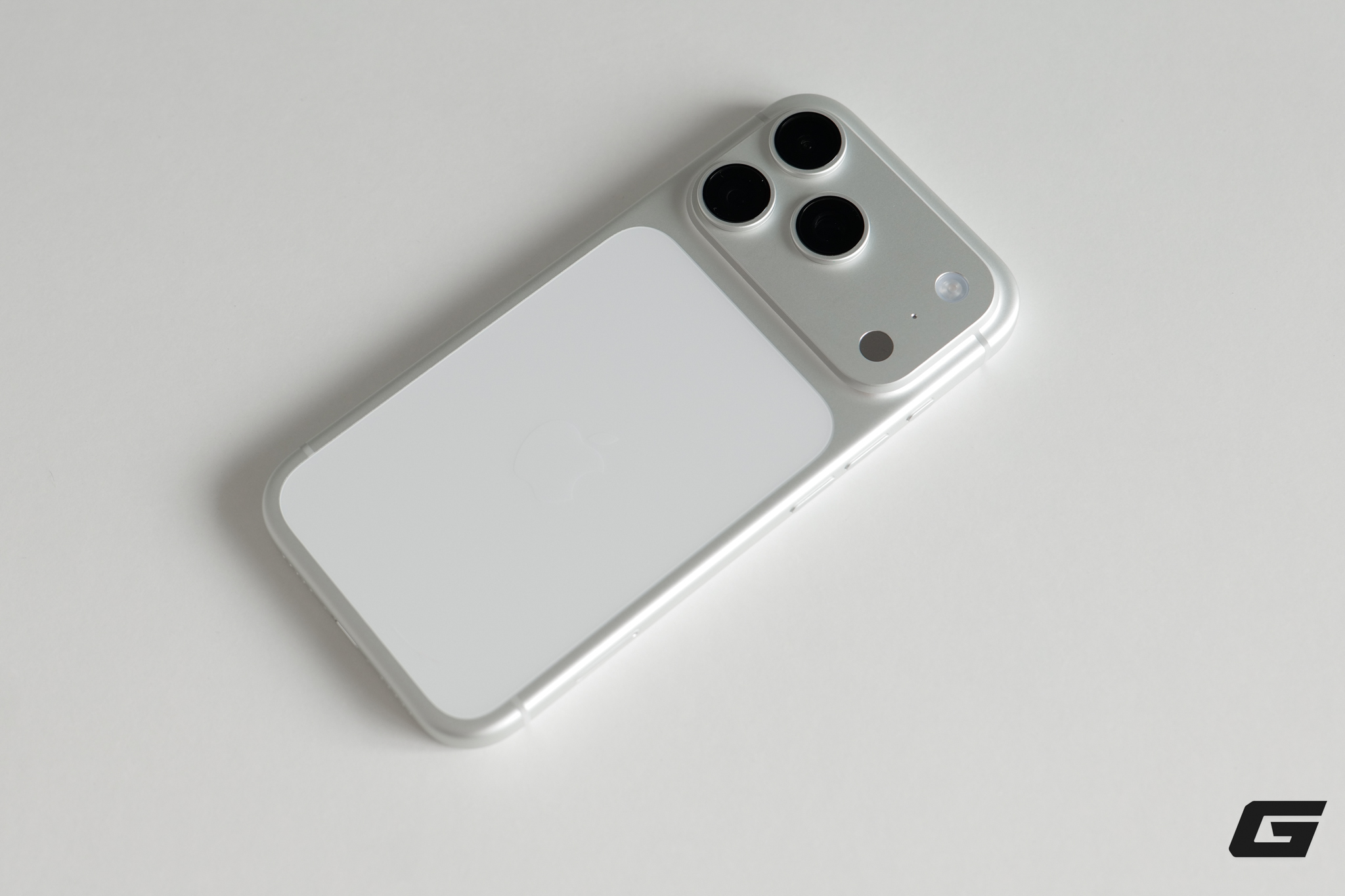 Mở Hộp Iphone 17 Pro Và Iphone 17 Pro Max Chính Hãng: Màu Cam Nổi Bật, Màu Bạc Tinh Tế, Chọn Màu Nào Bây Giờ?- Ảnh 15. Mở Hộp Iphone 17 Pro Và Iphone 17 Pro Max Chính Hãng: Màu Cam Nổi Bật, Màu Bạc Tinh Tế, Chọn Màu Nào Bây Giờ?- Ảnh 15.
