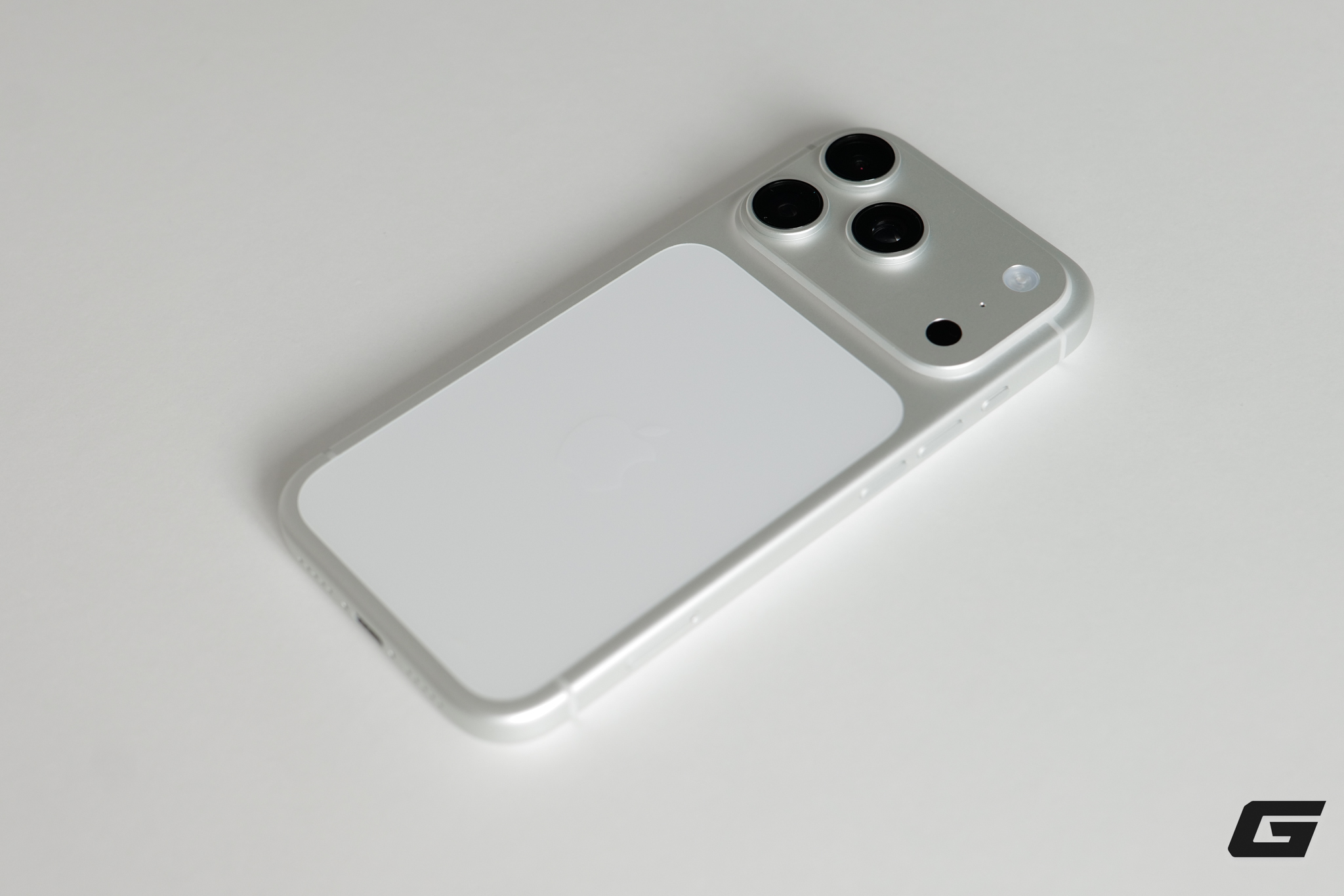 Mở Hộp Iphone 17 Pro Và Iphone 17 Pro Max Chính Hãng: Màu Cam Nổi Bật, Màu Bạc Tinh Tế, Chọn Màu Nào Bây Giờ?- Ảnh 7. Mở Hộp Iphone 17 Pro Và Iphone 17 Pro Max Chính Hãng: Màu Cam Nổi Bật, Màu Bạc Tinh Tế, Chọn Màu Nào Bây Giờ?- Ảnh 7.