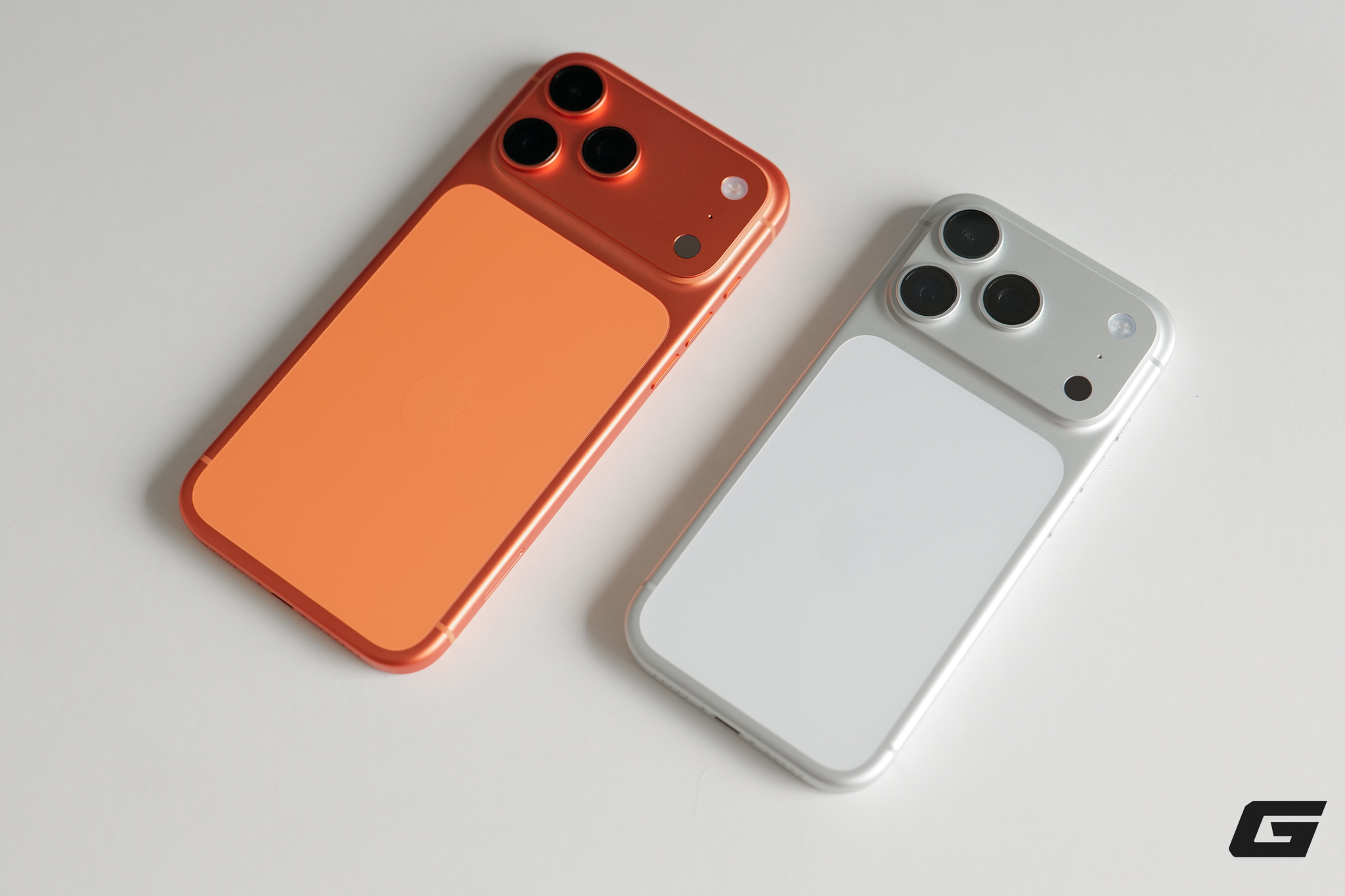 Mở Hộp Iphone 17 Pro Và Iphone 17 Pro Max Chính Hãng: Màu Cam Nổi Bật, Màu Bạc Tinh Tế, Chọn Màu Nào Bây Giờ?- Ảnh 5. Mở Hộp Iphone 17 Pro Và Iphone 17 Pro Max Chính Hãng: Màu Cam Nổi Bật, Màu Bạc Tinh Tế, Chọn Màu Nào Bây Giờ?- Ảnh 5.