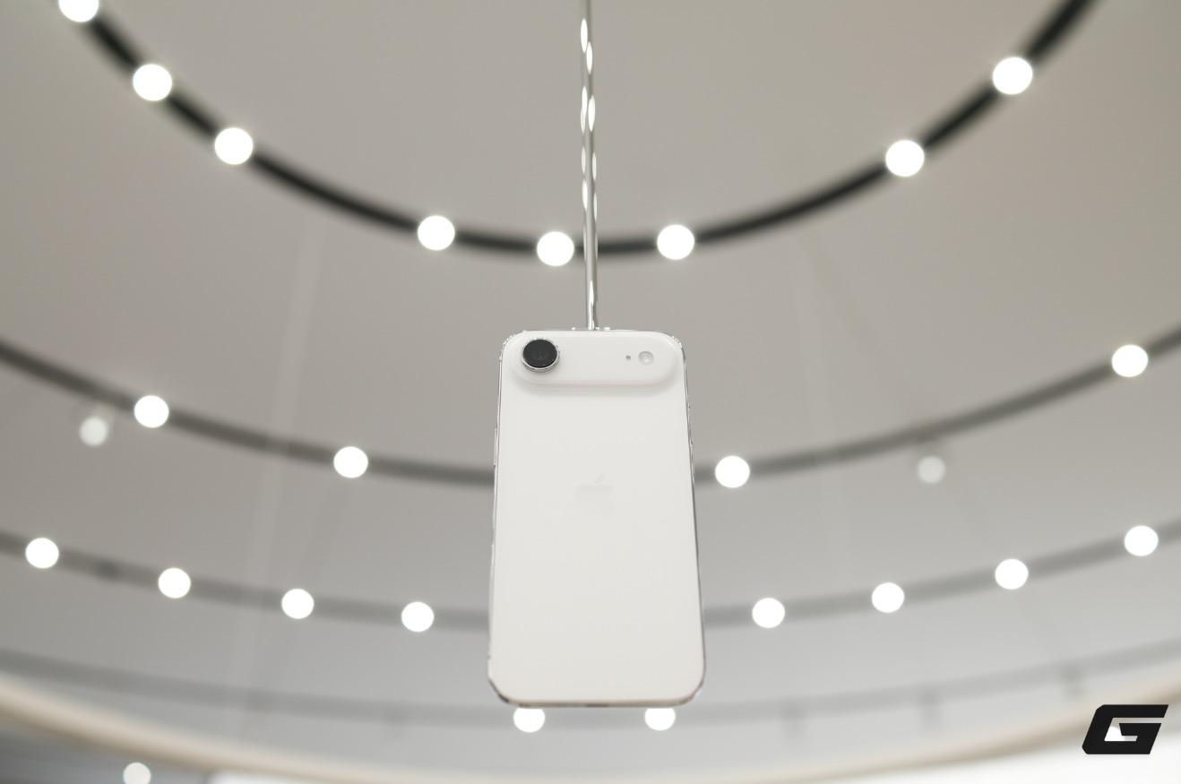 Dáng iPhone Air có thể sắp nhan nhản trên Android, nhưng điều Apple giấu ở ‘nơi dày nhất’ mới là khác biệt- Ảnh 6. Dáng iPhone Air có thể sắp nhan nhản trên Android, nhưng điều Apple giấu ở ‘nơi dày nhất’ mới là khác biệt- Ảnh 6.