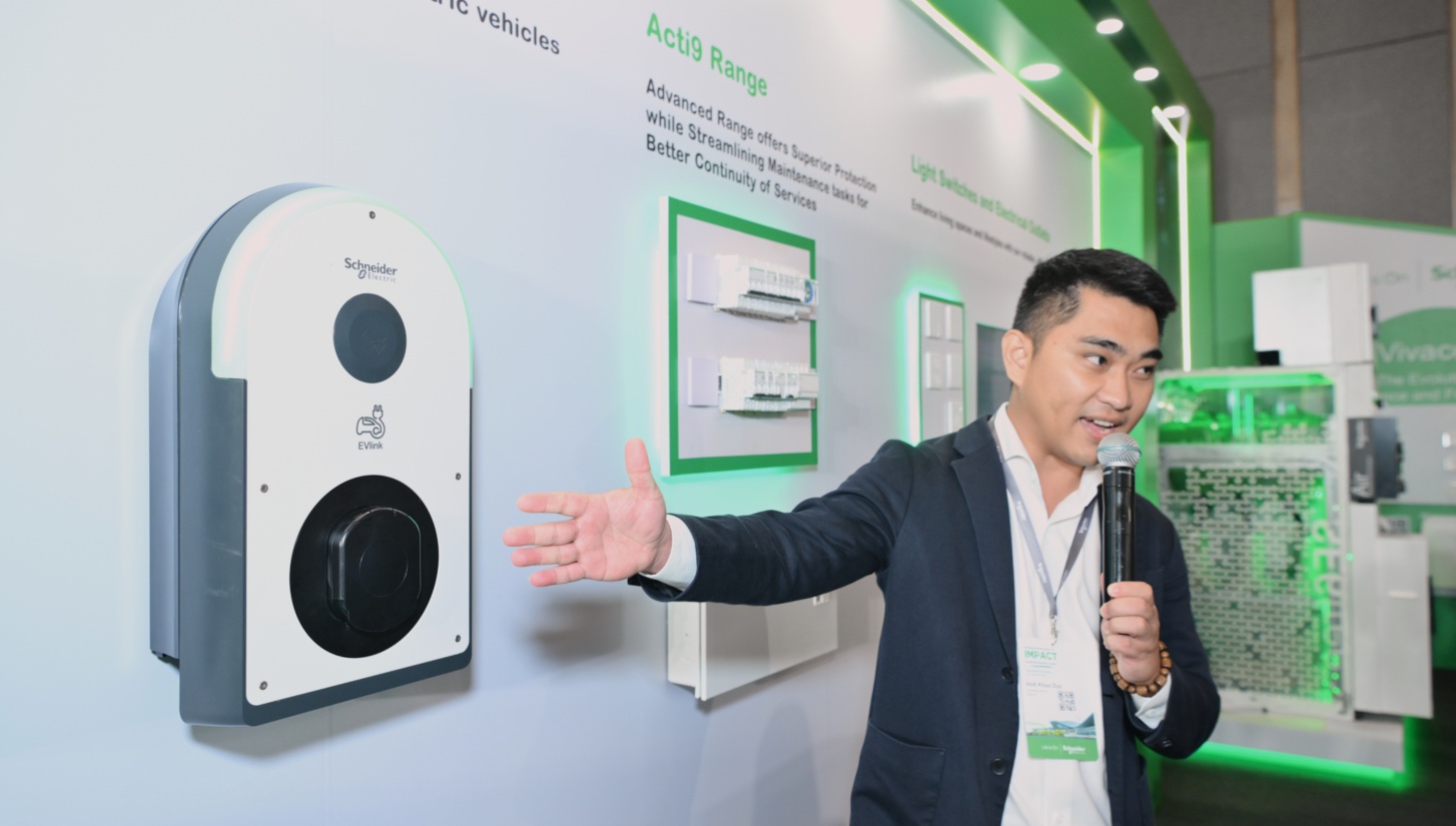 Thời AI bùng nổ, Schneider Electric trình diễn hạ tầng số bền vững tại Hà Nội- Ảnh 3. Thời AI bùng nổ, Schneider Electric trình diễn hạ tầng số bền vững tại Hà Nội- Ảnh 3.