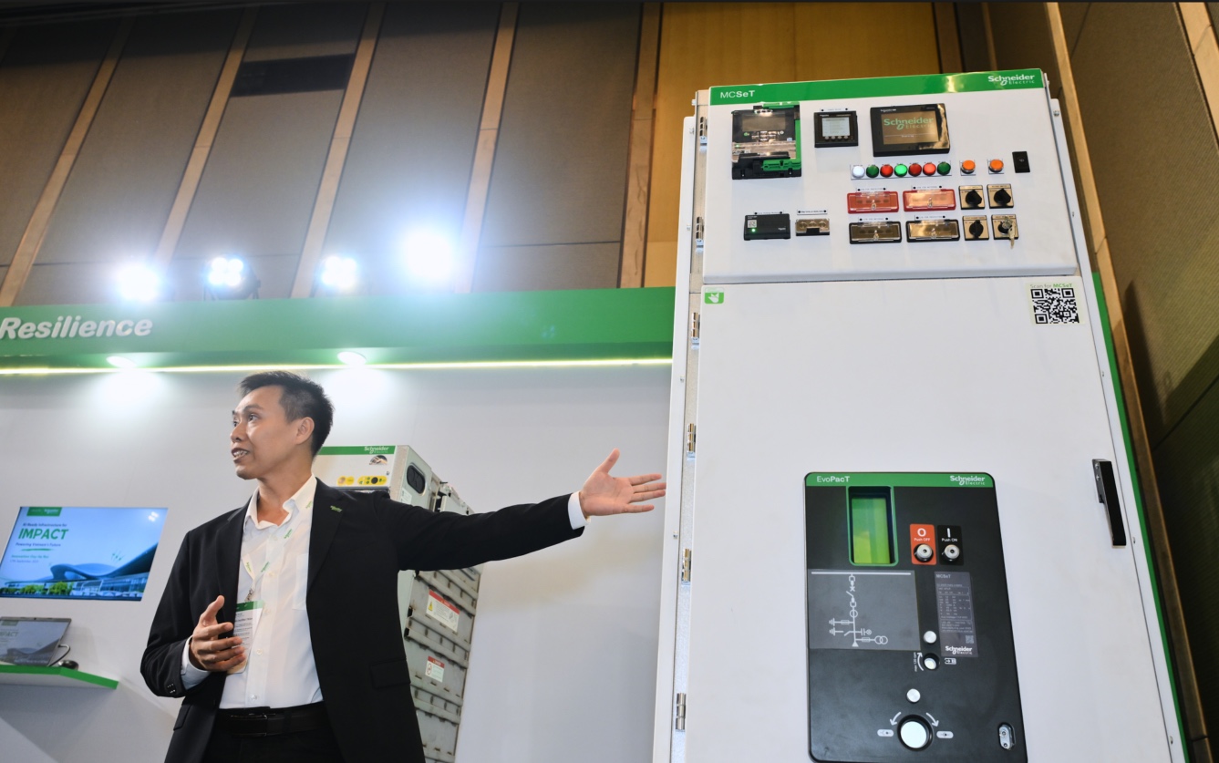 Thời AI bùng nổ, Schneider Electric trình diễn hạ tầng số bền vững tại Hà Nội- Ảnh 6. Thời AI bùng nổ, Schneider Electric trình diễn hạ tầng số bền vững tại Hà Nội- Ảnh 6.