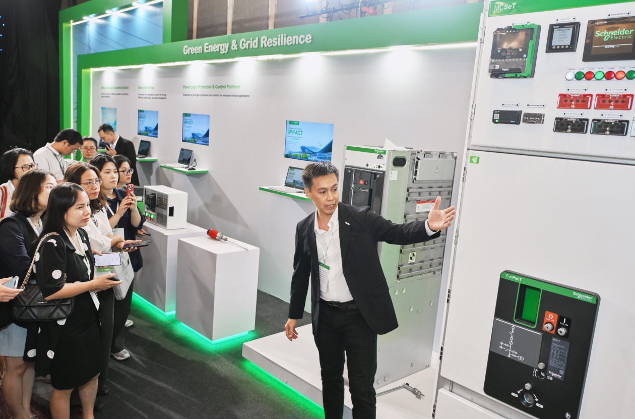 Thời AI bùng nổ, Schneider Electric trình diễn hạ tầng số bền vững tại Hà Nội- Ảnh 5. Thời AI bùng nổ, Schneider Electric trình diễn hạ tầng số bền vững tại Hà Nội- Ảnh 5.